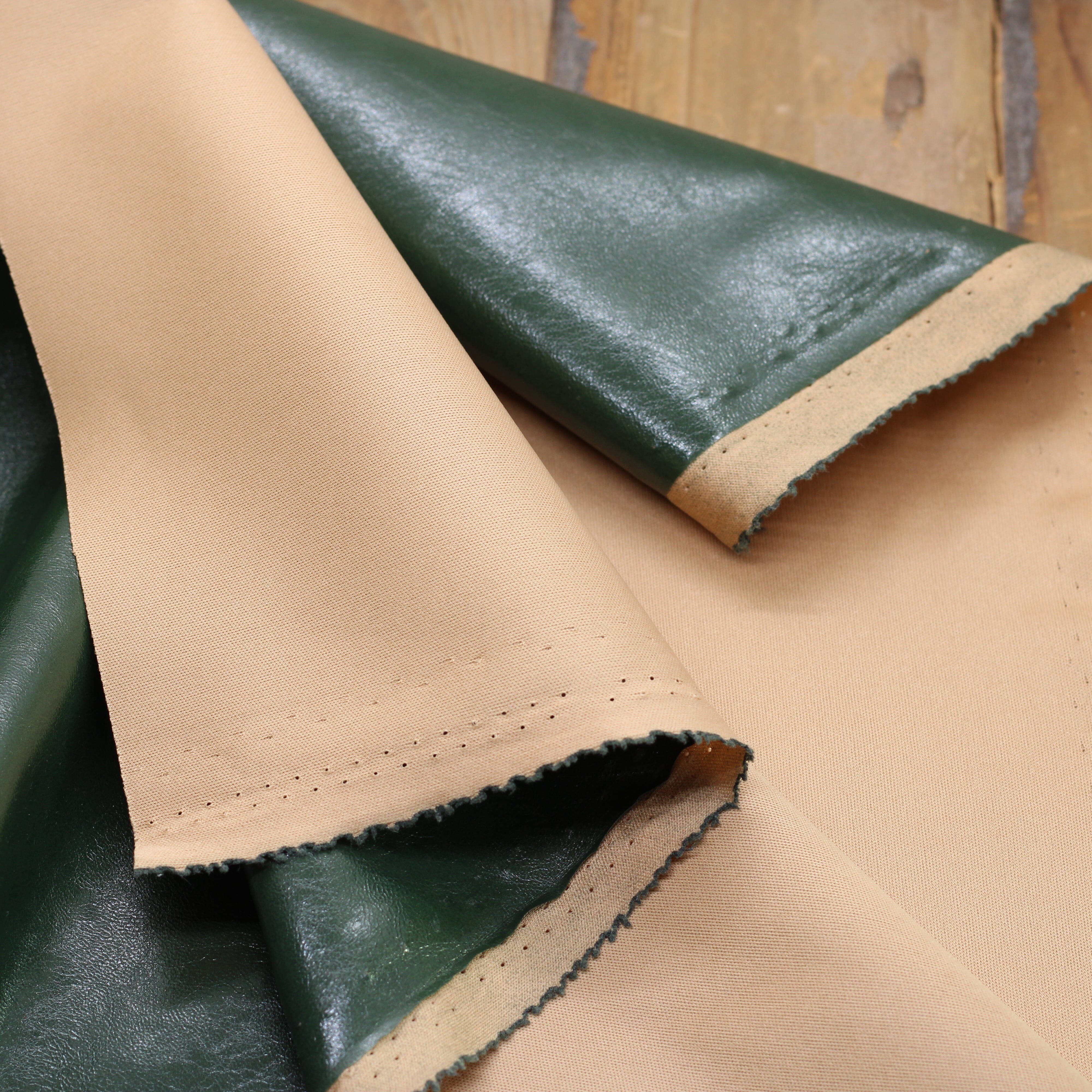 Tissu Simili Cuir Vintage- Vert bouteille (Vendu x10cm) Tissus Sélection Gaspard et Léonie | Gaspard et Léonie Tissus en ligne et Mercerie à Toulouse