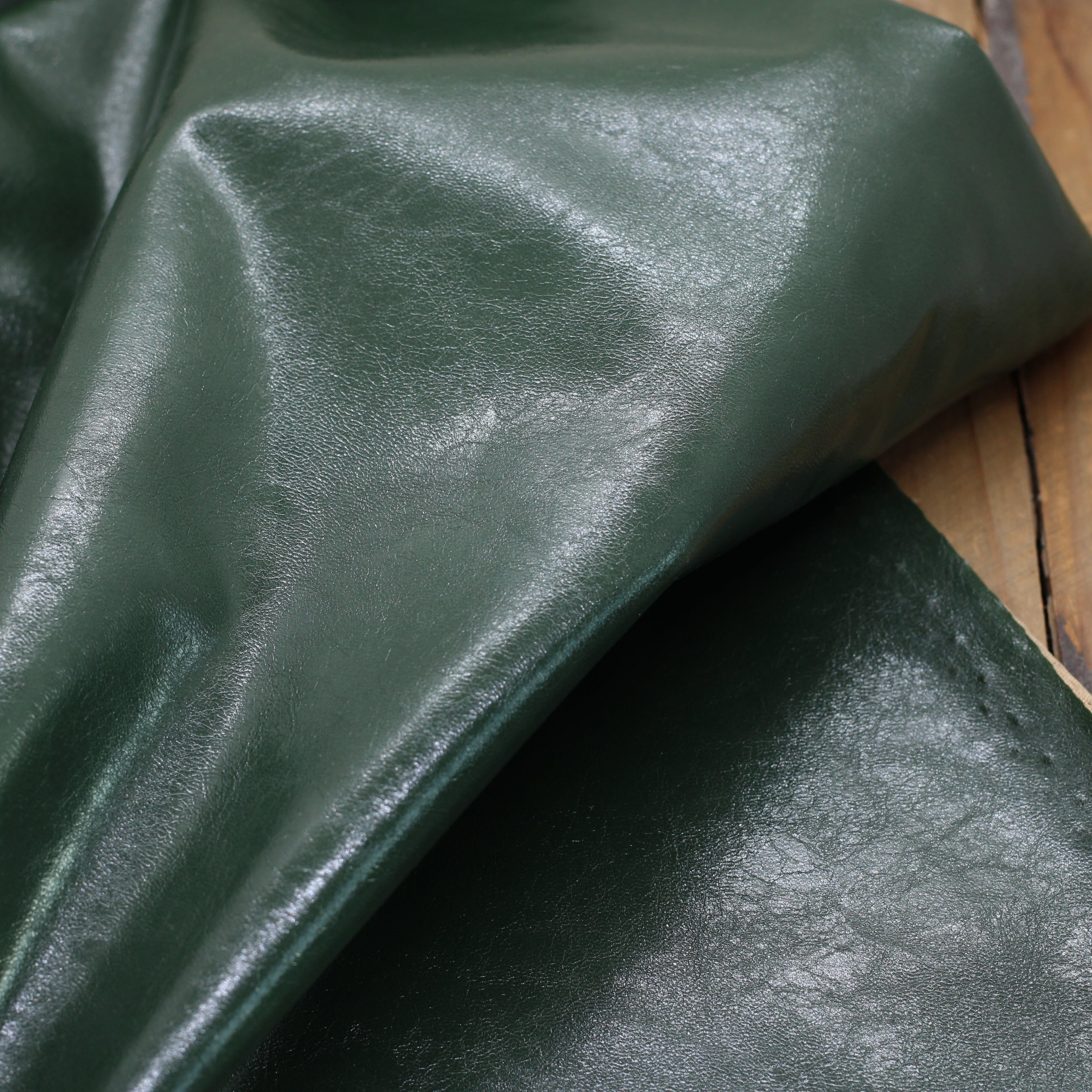 Tissu Simili Cuir Vintage- Vert bouteille (Vendu x10cm) Tissus Sélection Gaspard et Léonie | Gaspard et Léonie Tissus en ligne et Mercerie à Toulouse