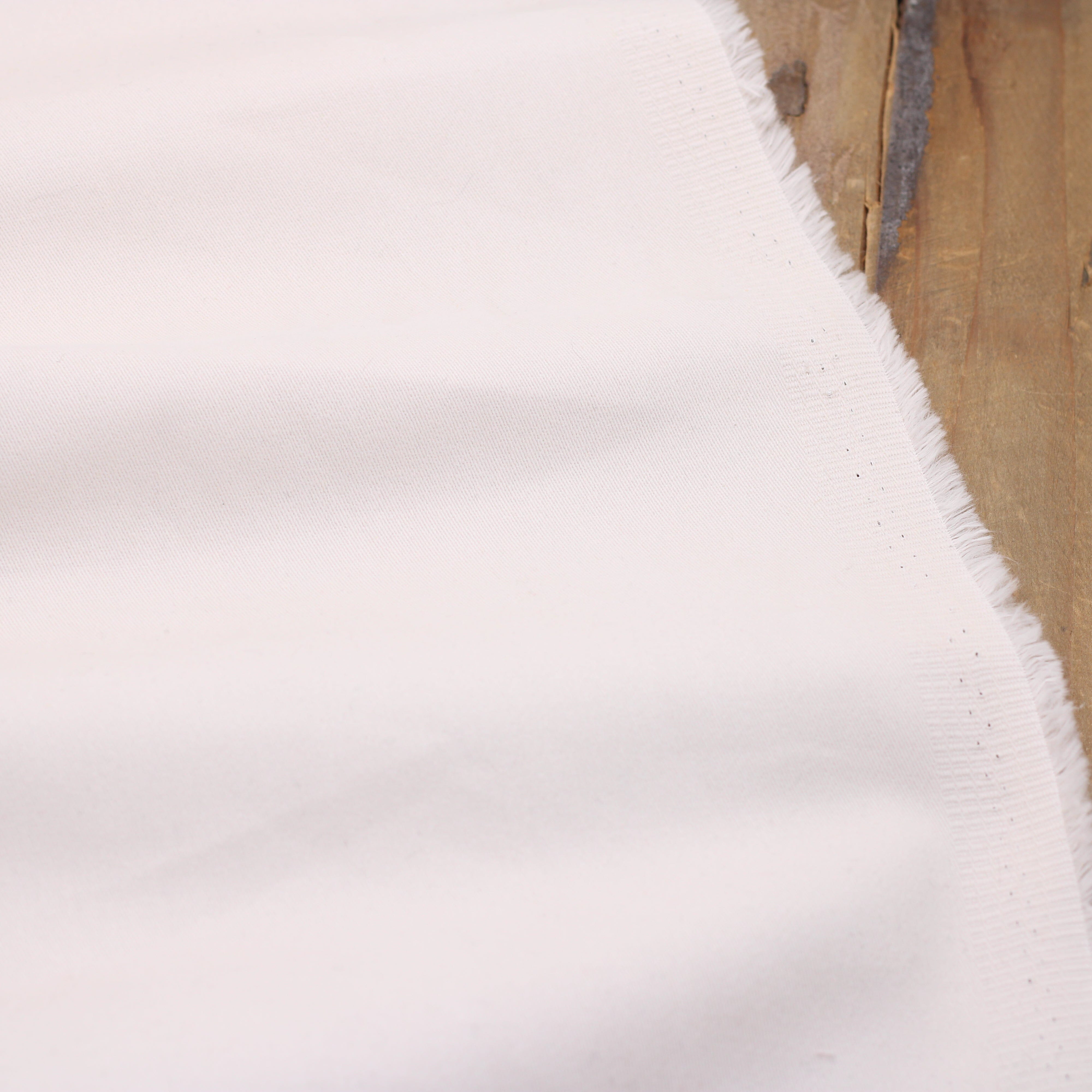 Tissu Twill de coton brossé stretch - CHINO - Ecru (Vendu par 10cm) Tissus Sélection Gaspard & Léonie | Gaspard et Léonie Tissus en ligne et Mercerie à Toulouse