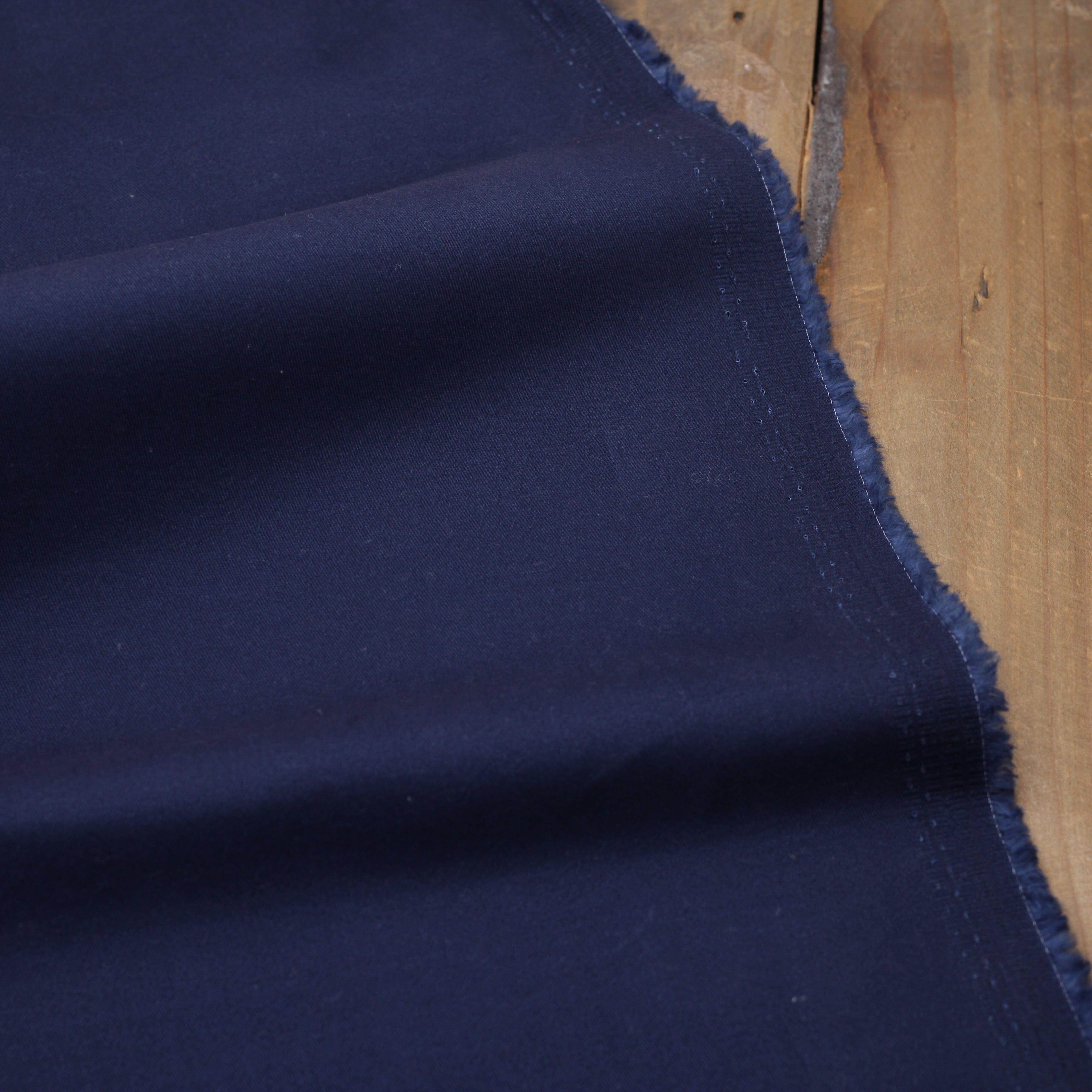 Tissu Twill de coton brossé stretch - CHINO - Marine (Vendu par 10cm) Tissus Sélection Gaspard & Léonie | Gaspard et Léonie Tissus en ligne et Mercerie à Toulouse