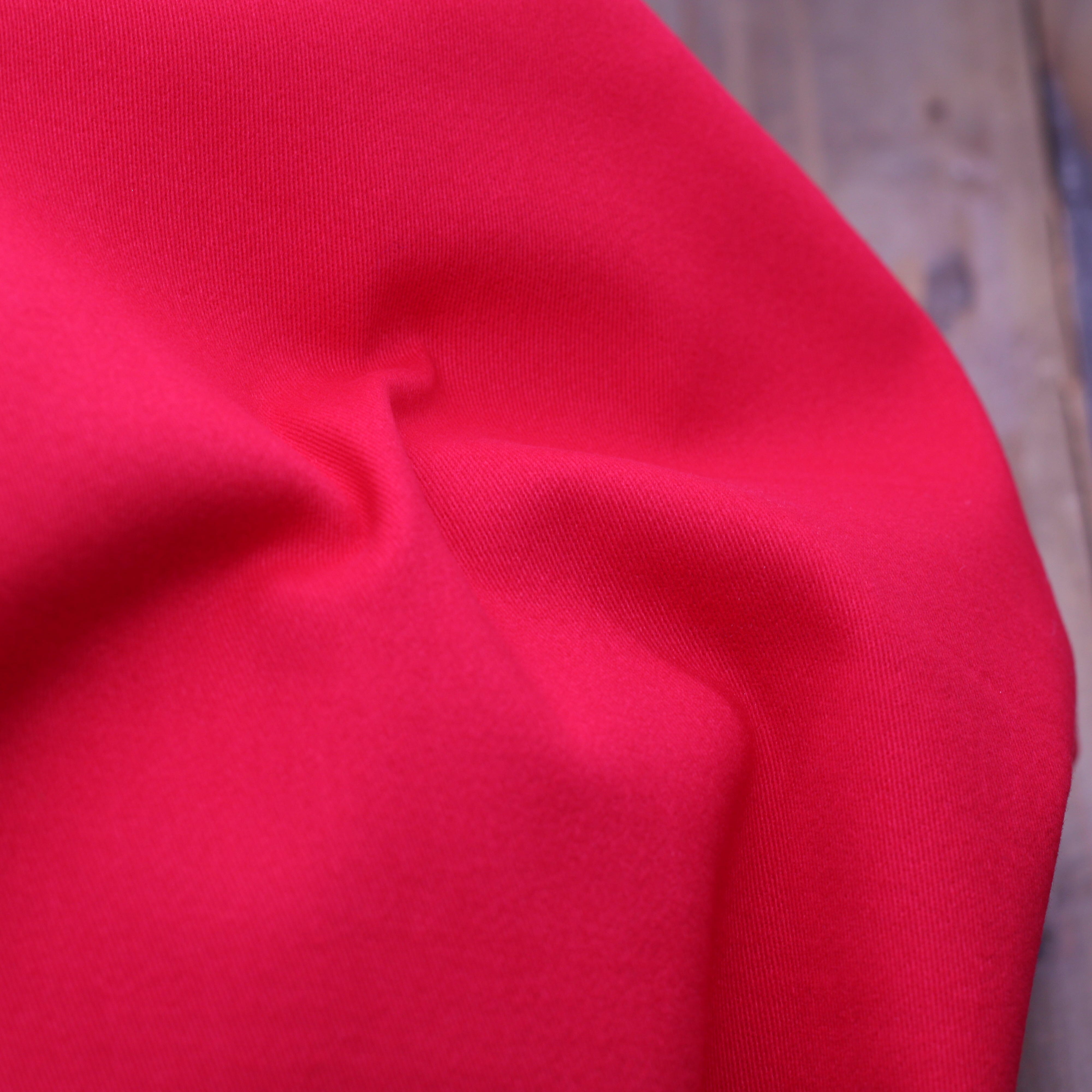 Tissu Twill de coton brossé stretch - CHINO - Rouge (Vendu par 10cm) Tissus Sélection Gaspard & Léonie | Gaspard et Léonie Tissus en ligne et Mercerie à Toulouse