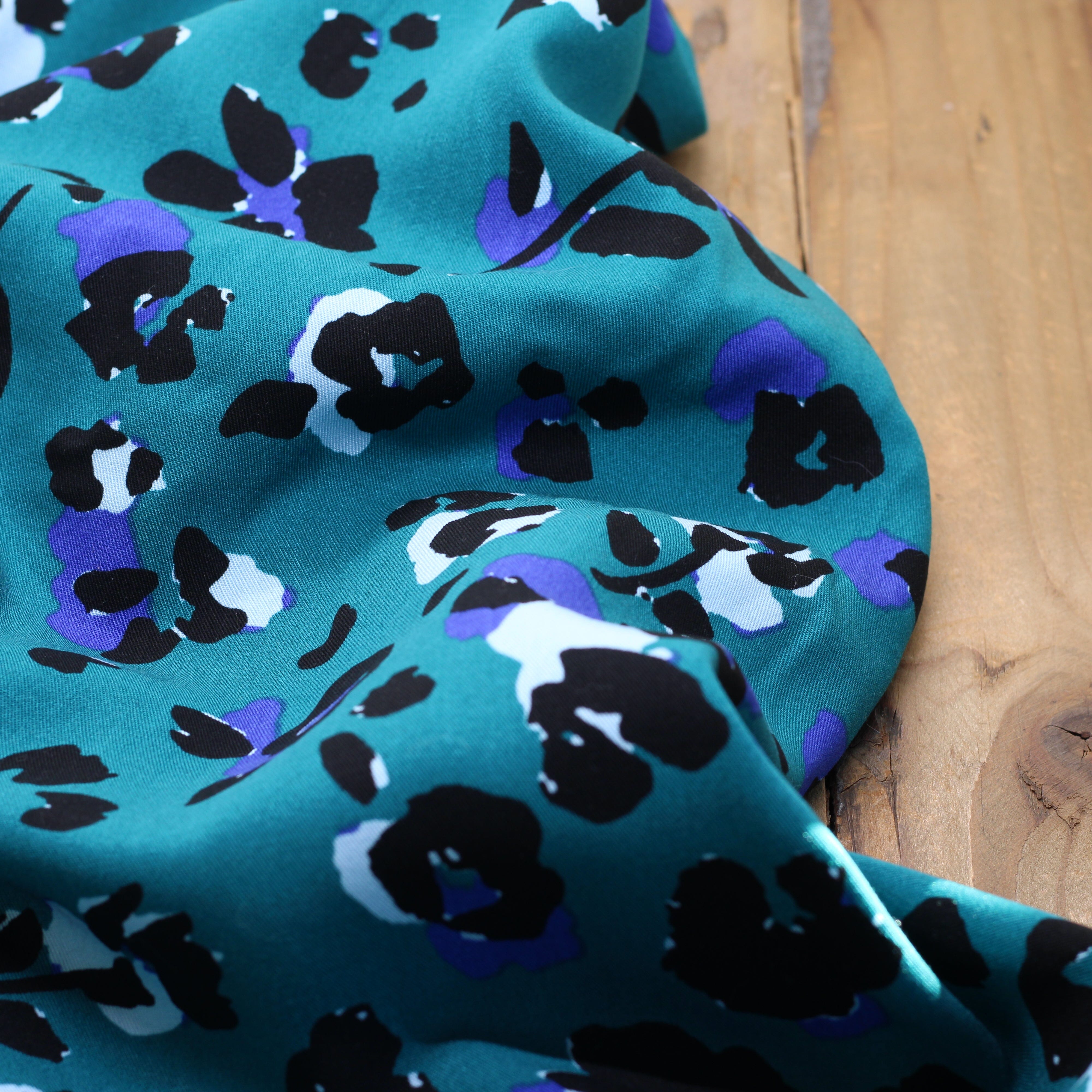 Tissu Twill de viscose - LEOPARD - Bleu pétrole (Vendu x10cm) Tissus Sélection Gaspard & Léonie | Gaspard et Léonie Tissus en ligne et Mercerie à Toulouse