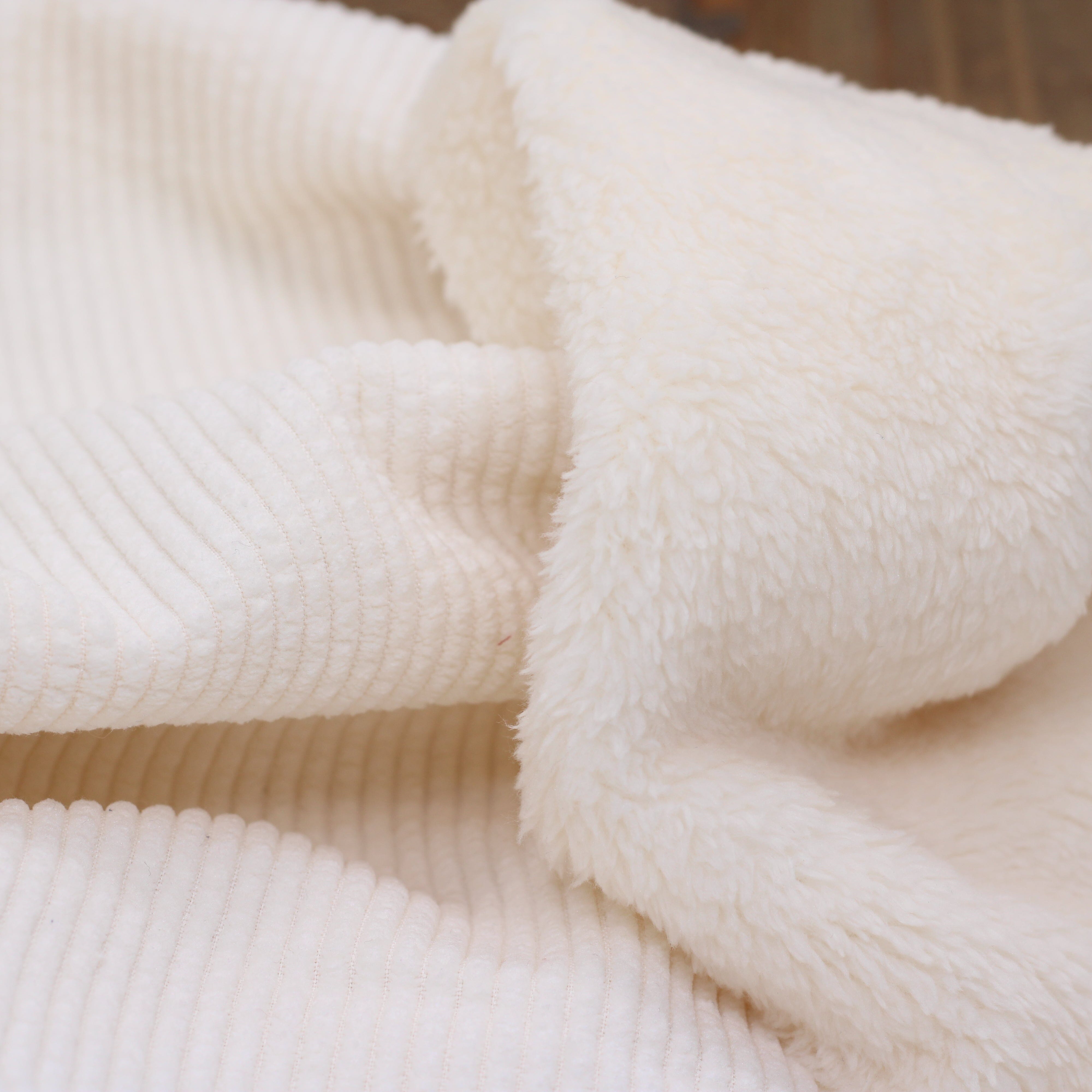 Tissu Velours Grosses côtes doublé fourrure - Ecru (vendu x10cm) Tissus Sélection Gaspard & Léonie | Gaspard et Léonie Tissus en ligne et Mercerie à Toulouse