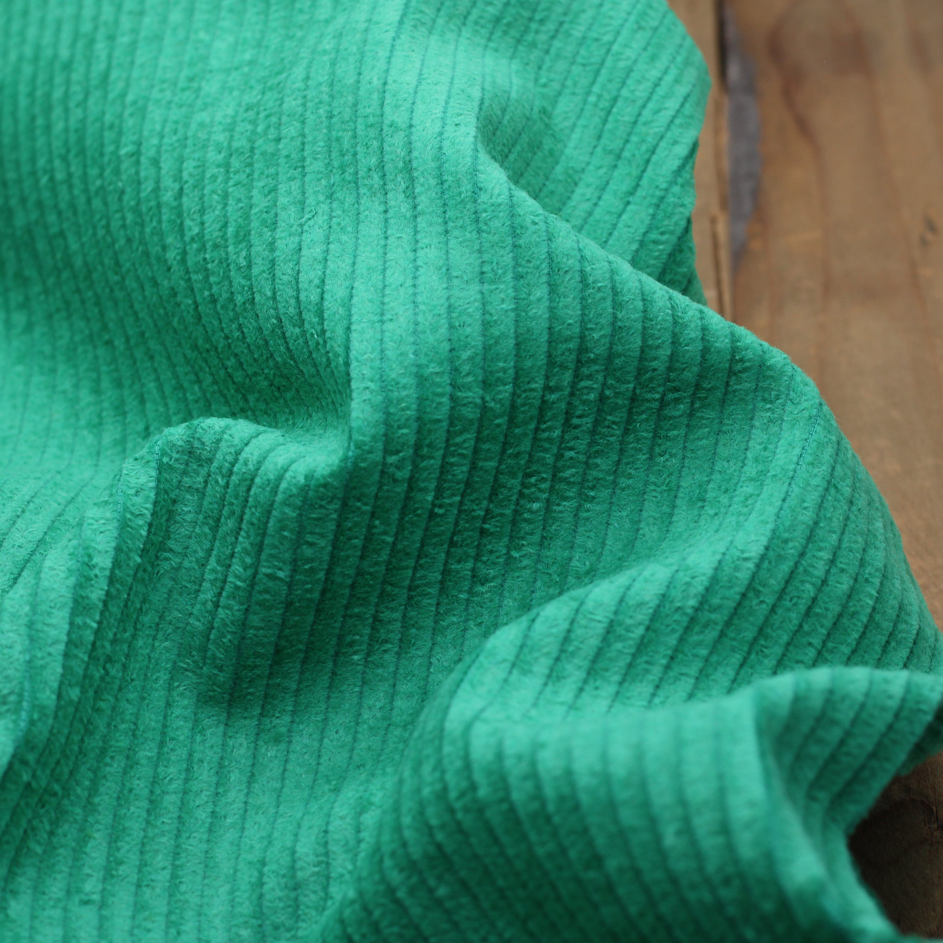 Tissu Velours Grosses côtes - Vert prairie (vendu x10cm) Tissus Sélection Gaspard & Léonie | Gaspard et Léonie Tissus en ligne et Mercerie à Toulouse