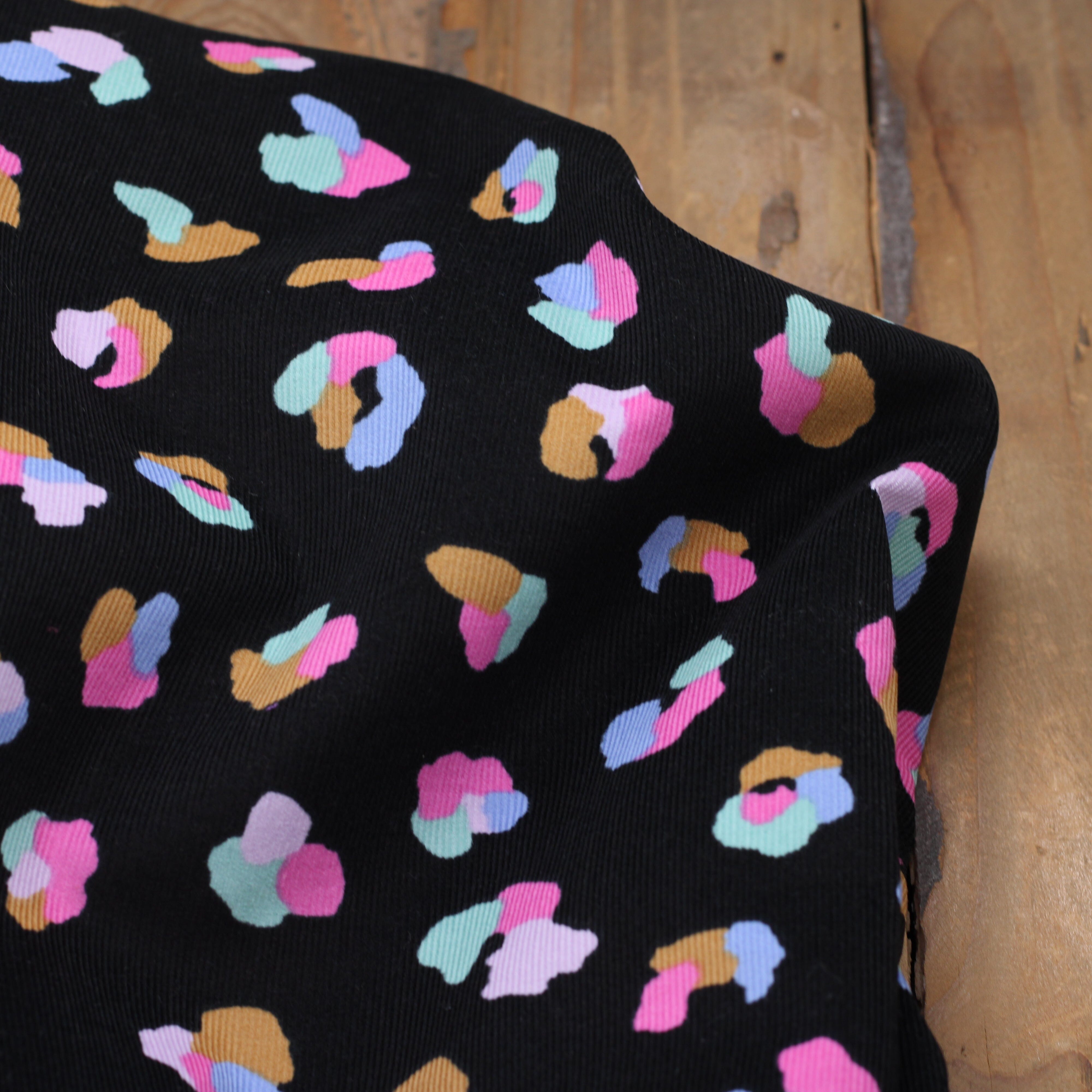 Tissu Velours milleraies - ANIMAL SKIN LEO - Noir - POPPY DESIGNED FOR YOU (vendu x10cm) Tissus POPPY Designed For You | Gaspard et Léonie Tissus en ligne et Mercerie à Toulouse