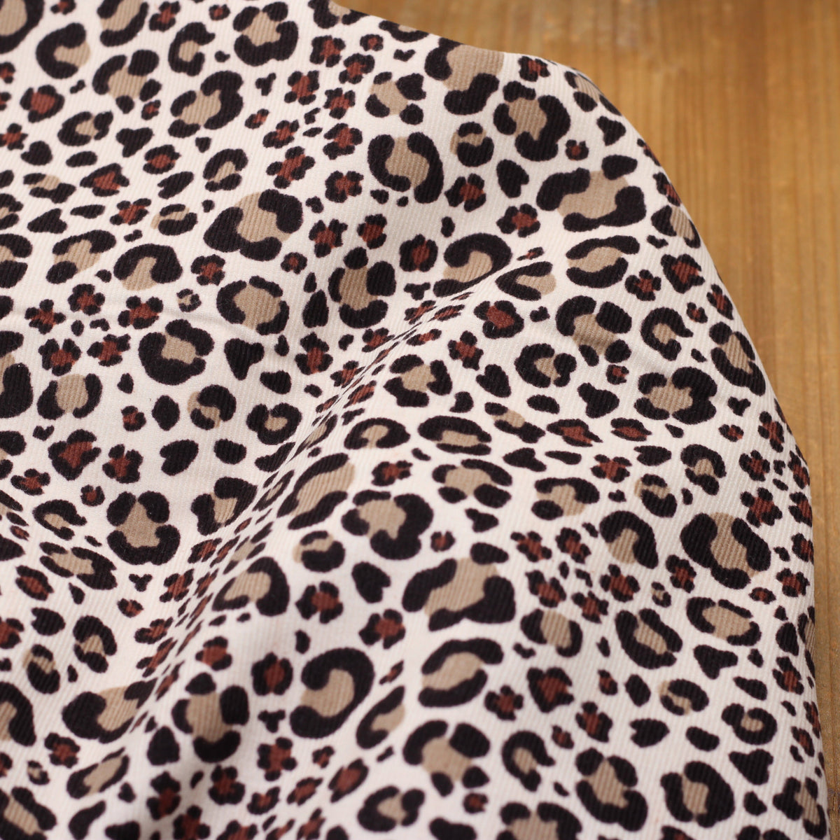 Tissu Velours milleraies - BRENDLA LEOPARD - Ecru (vendu x10cm) Tissus DOMOTEX | Gaspard et Léonie Tissus en ligne et Mercerie à Toulouse