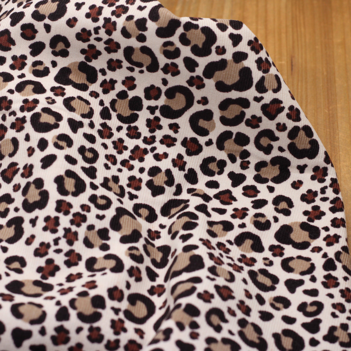 Tissu Velours milleraies - BRENDLA LEOPARD - Ecru (vendu x10cm) Tissus DOMOTEX | Gaspard et Léonie Tissus en ligne et Mercerie à Toulouse