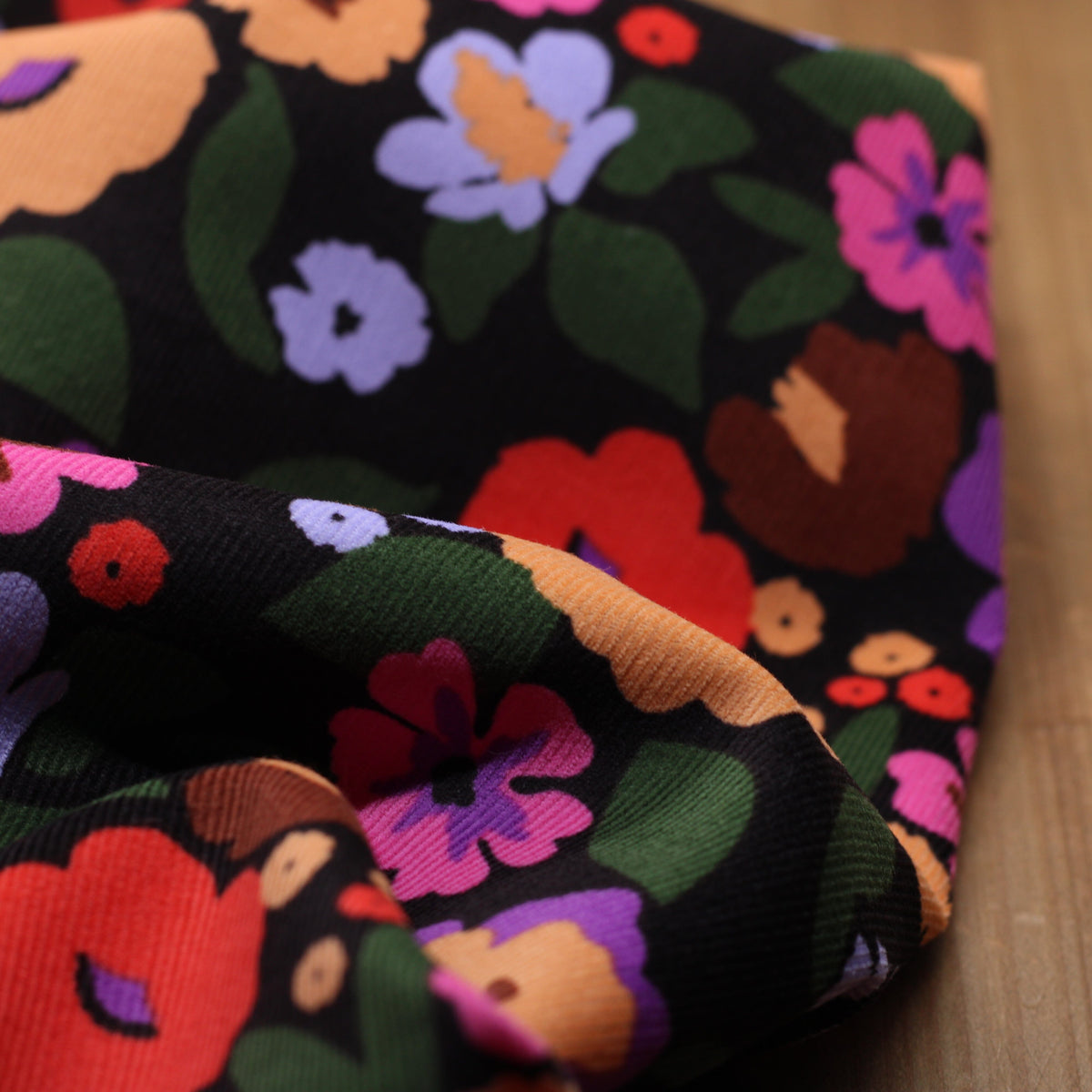Tissu Velours milleraies - JANOU - Noir (vendu x10cm) Tissus DOMOTEX | Gaspard et Léonie Tissus en ligne et Mercerie à Toulouse