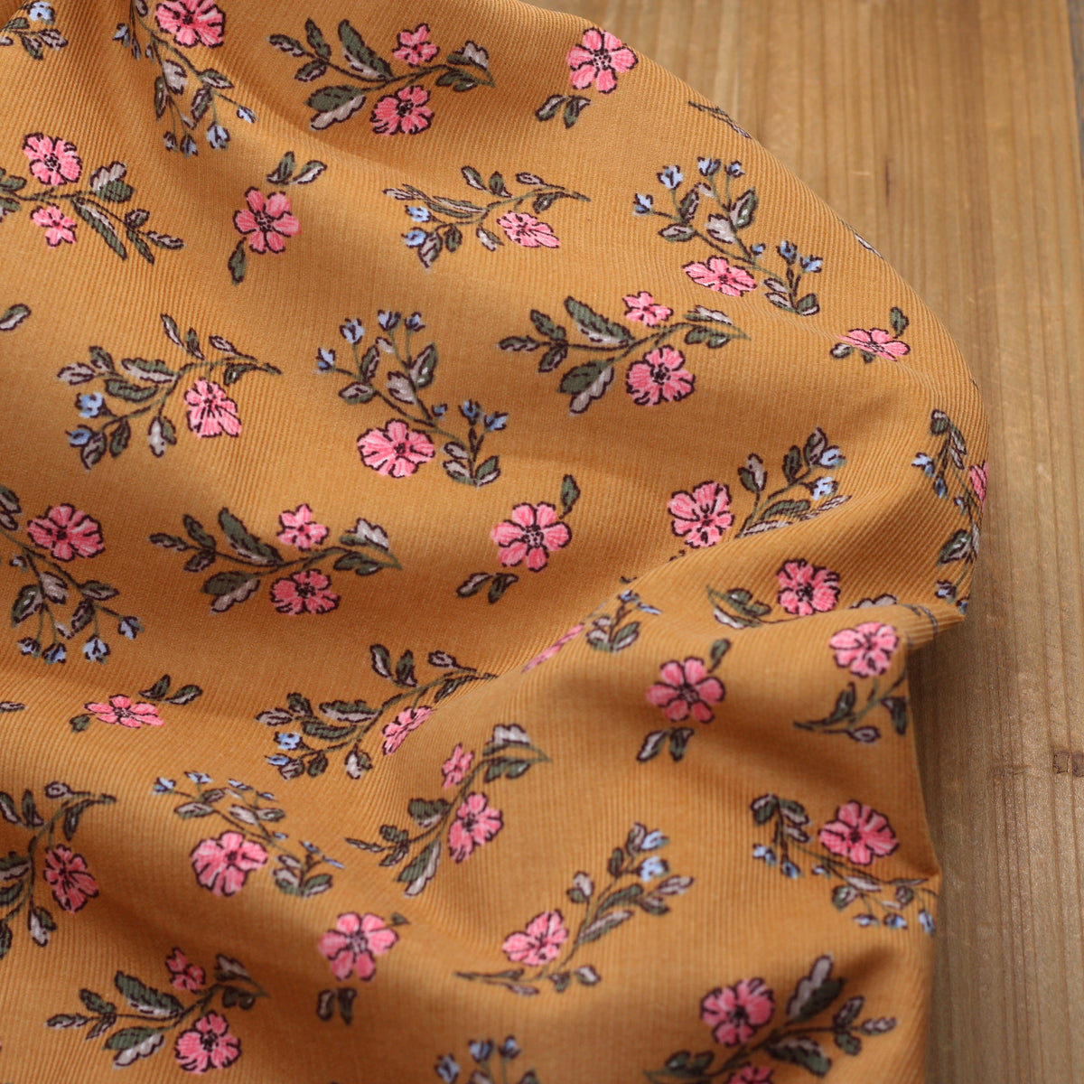 Tissu Velours milleraies - LINA - Camel (vendu x10cm) Tissus DOMOTEX | Gaspard et Léonie Tissus en ligne et Mercerie à Toulouse
