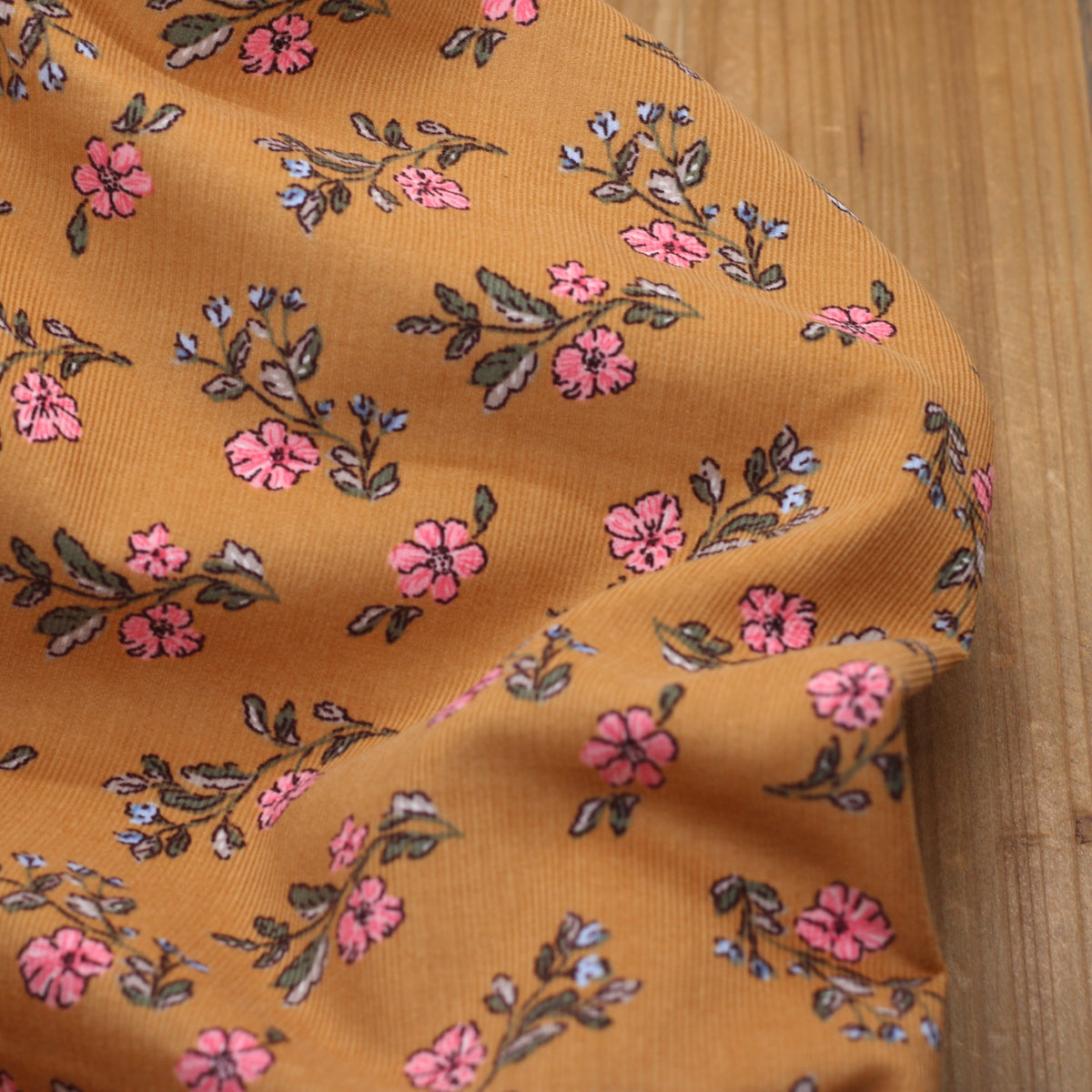 Tissu Velours milleraies - LINA - Camel (vendu x10cm) Tissus DOMOTEX | Gaspard et Léonie Tissus en ligne et Mercerie à Toulouse