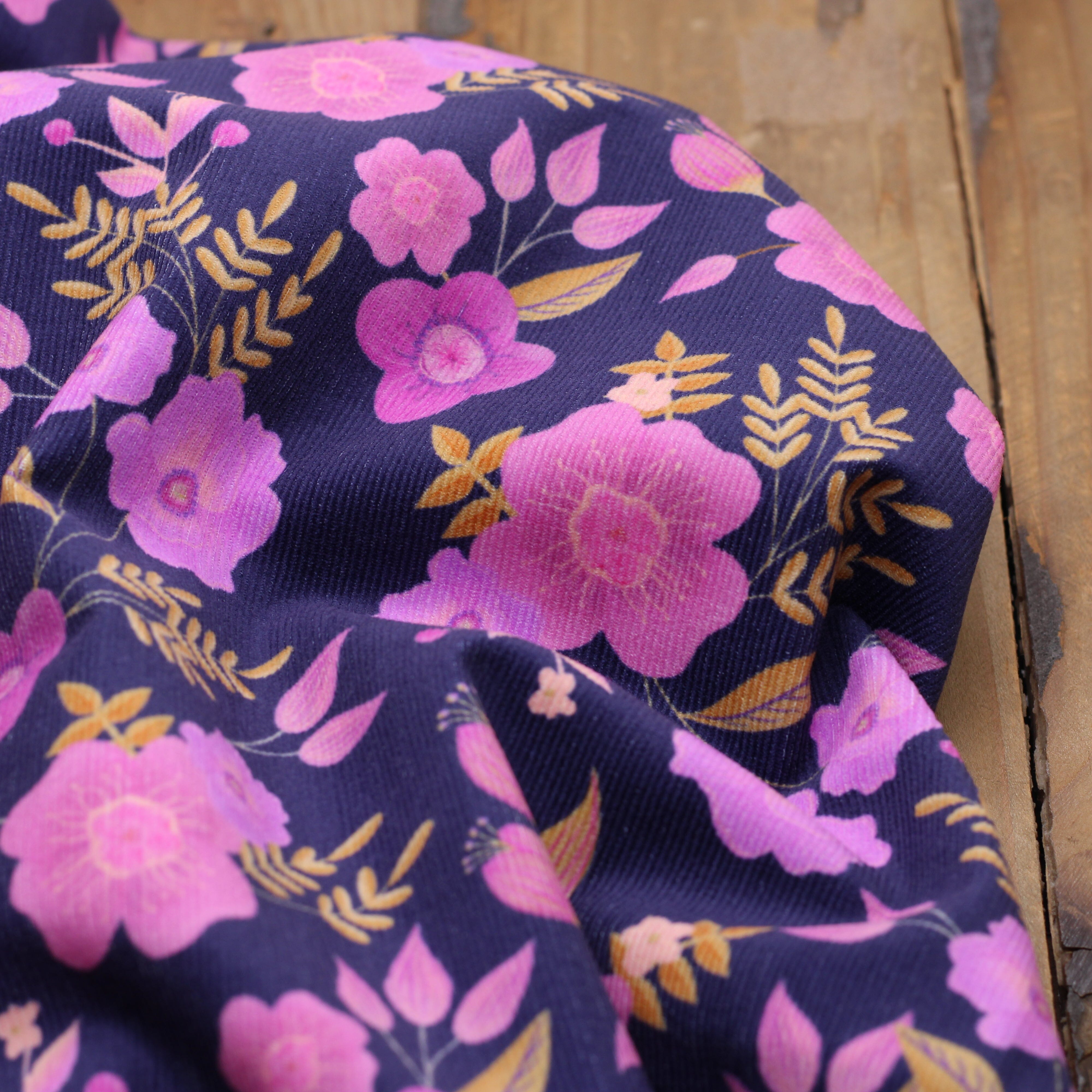 Tissu Velours milleraies - VIOLET FLOWERS - Bleu Marine - POPPY DESIGNED FOR YOU (vendu x10cm) Tissus POPPY Designed For You | Gaspard et Léonie Tissus en ligne et Mercerie à Toulouse