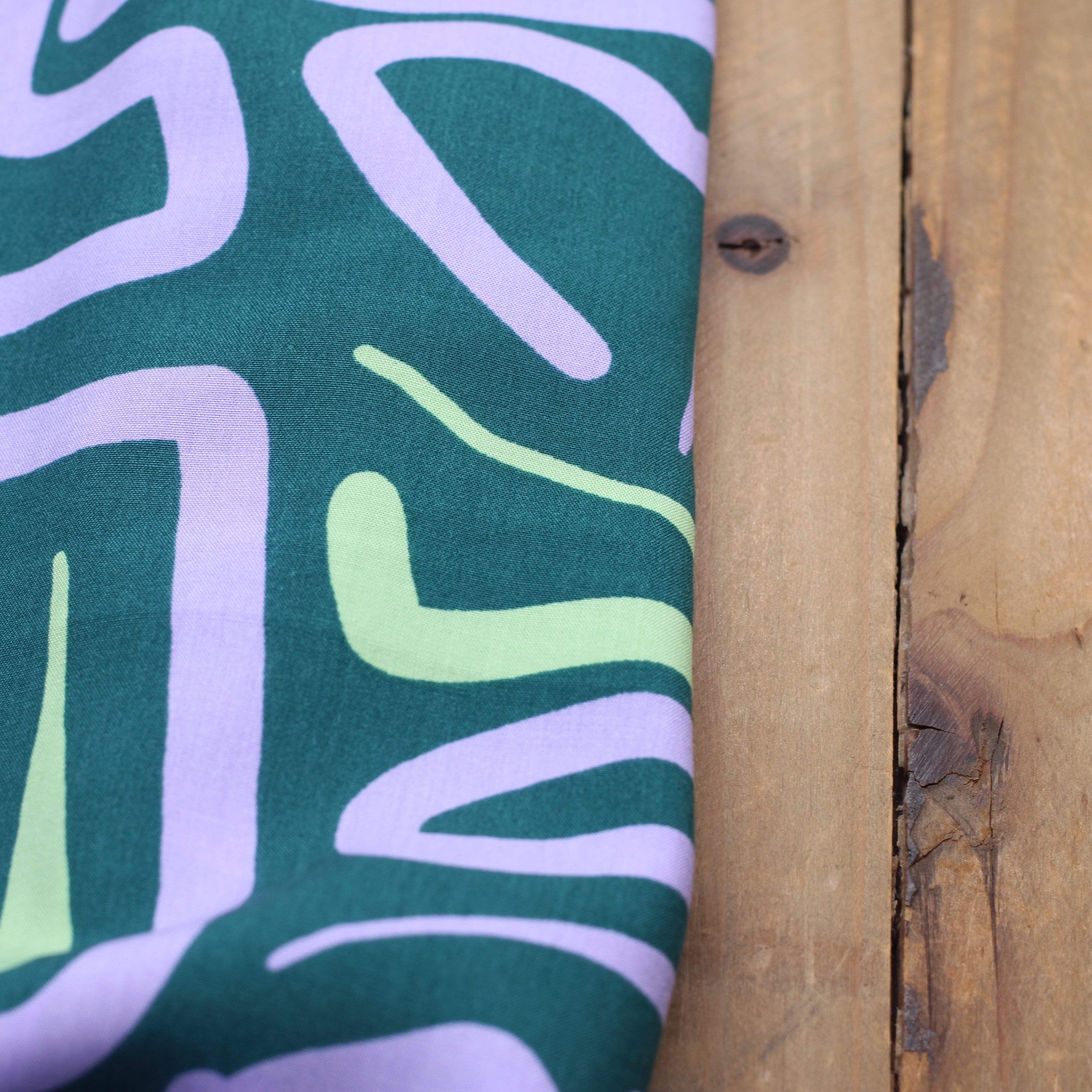 Tissu Viscose - ABSTRACT - Vert (vendu x10cm) Tissus Sélection Gaspard & Léonie | Gaspard et Léonie Tissus en ligne et Mercerie à Toulouse