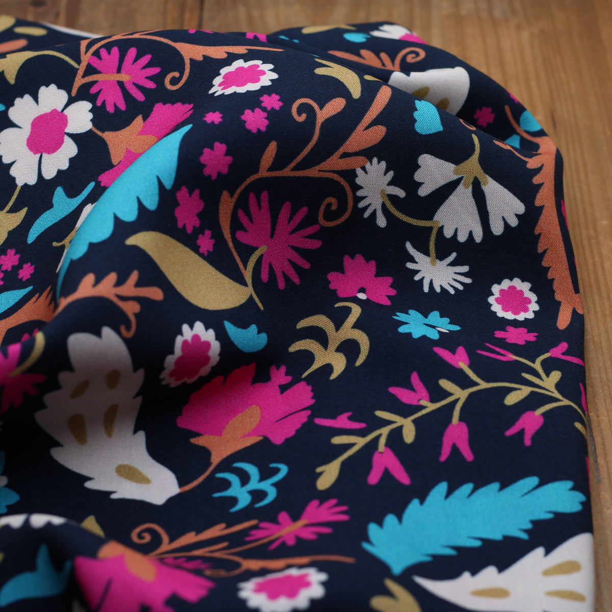 Tissu Viscose - ALIO - Noir (Vendu par 10cm) Tissus DOMOTEX | Gaspard et Léonie Tissus en ligne et Mercerie à Toulouse