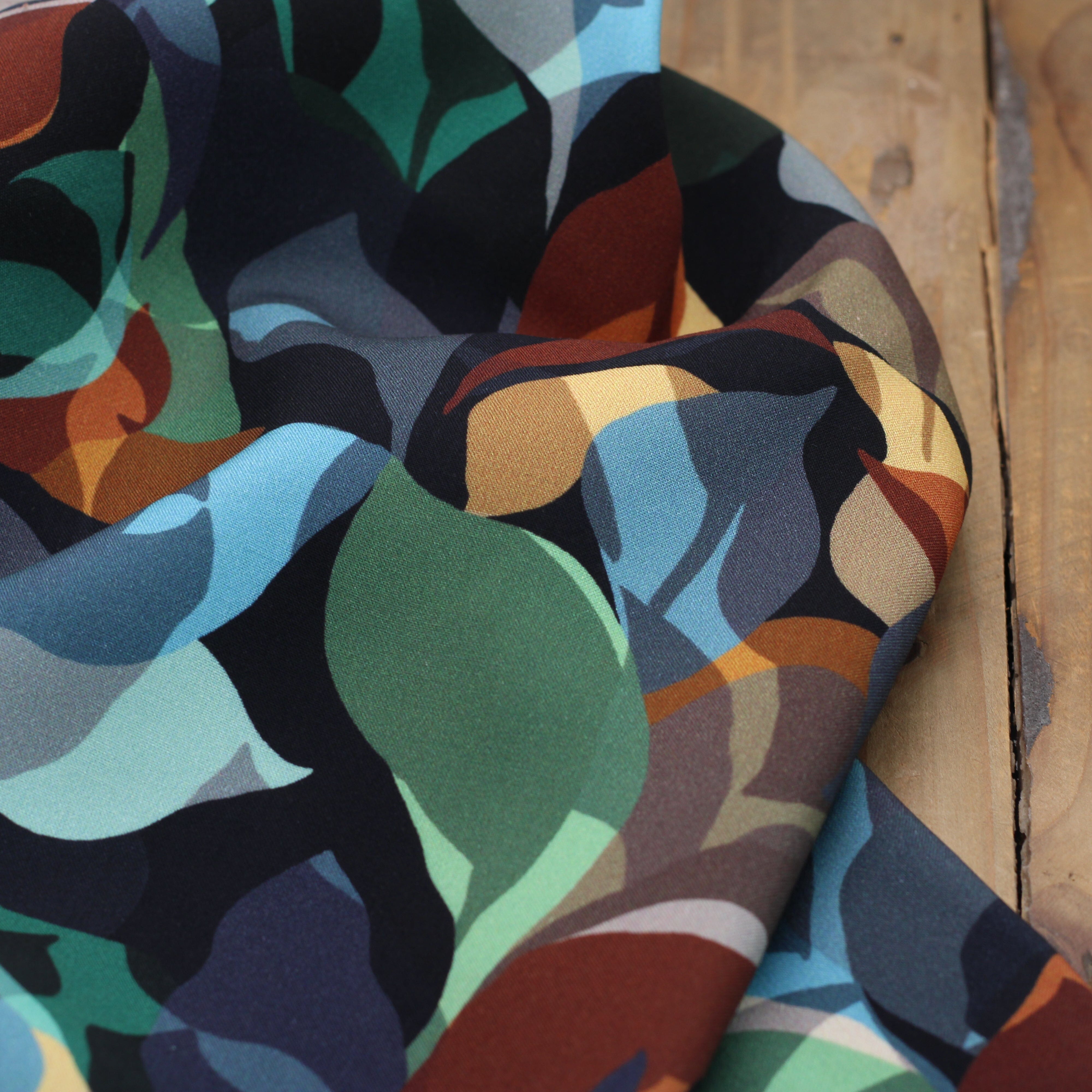 Tissu Viscose - ANTHEA- Noir/vert (Vendu par 10cm) Tissus Sélection Gaspard & Léonie | Gaspard et Léonie Tissus en ligne et Mercerie à Toulouse