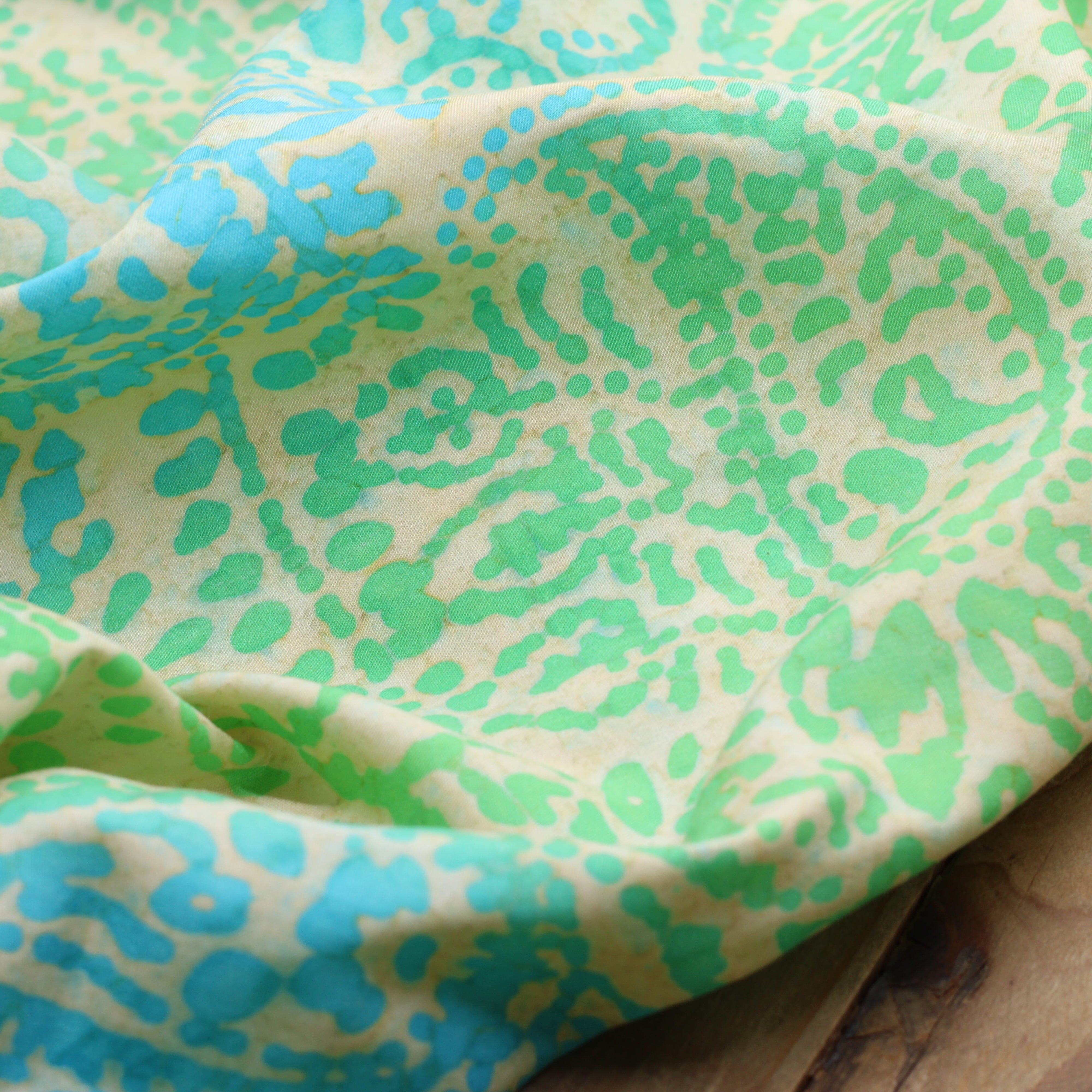 Tissu Viscose Batik #10 - Vert (Vendu x10cm) Tissus Sélection Gaspard & Léonie | Gaspard et Léonie Tissus en ligne et Mercerie à Toulouse