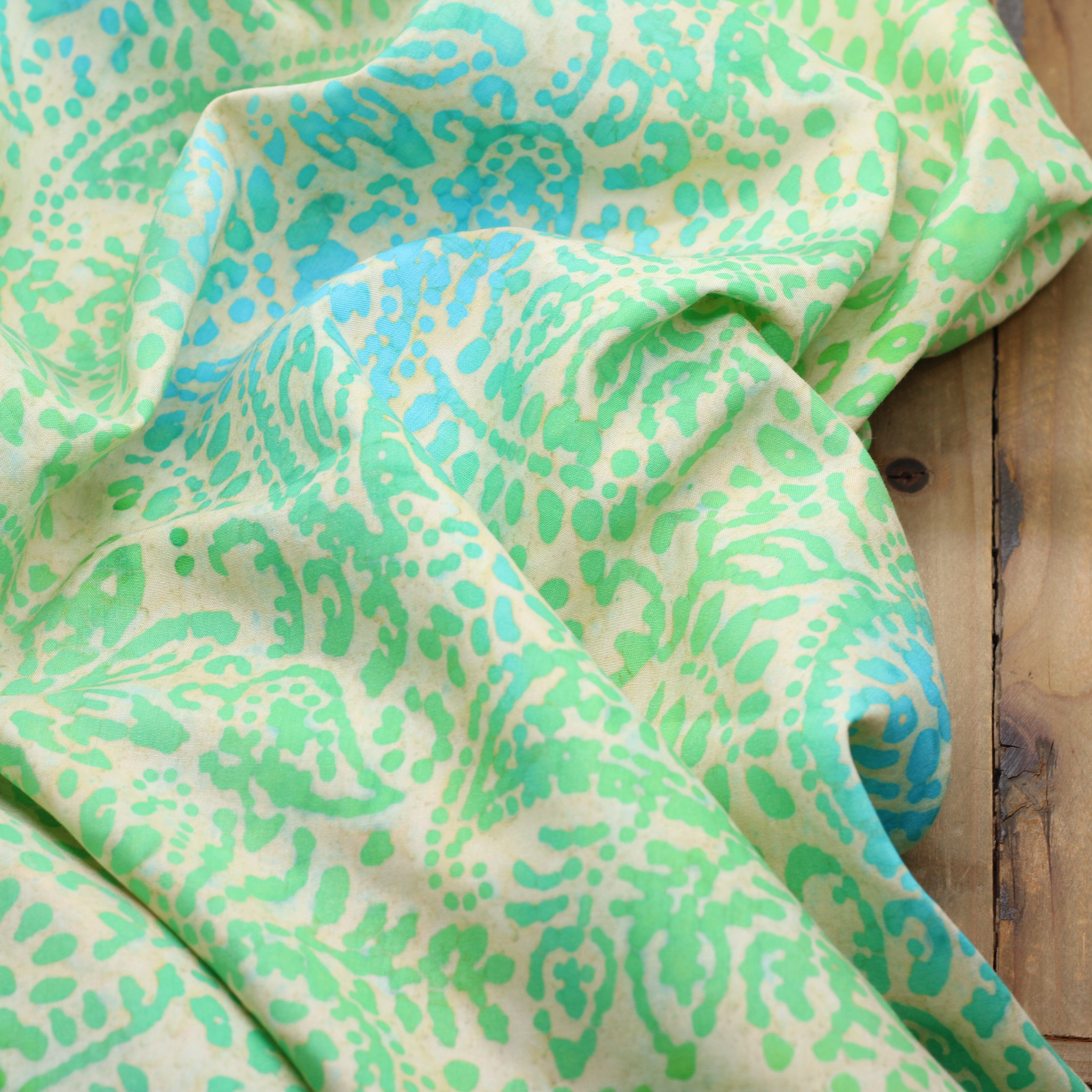 Tissu Viscose Batik #10 - Vert (Vendu x10cm) Tissus Sélection Gaspard & Léonie | Gaspard et Léonie Tissus en ligne et Mercerie à Toulouse