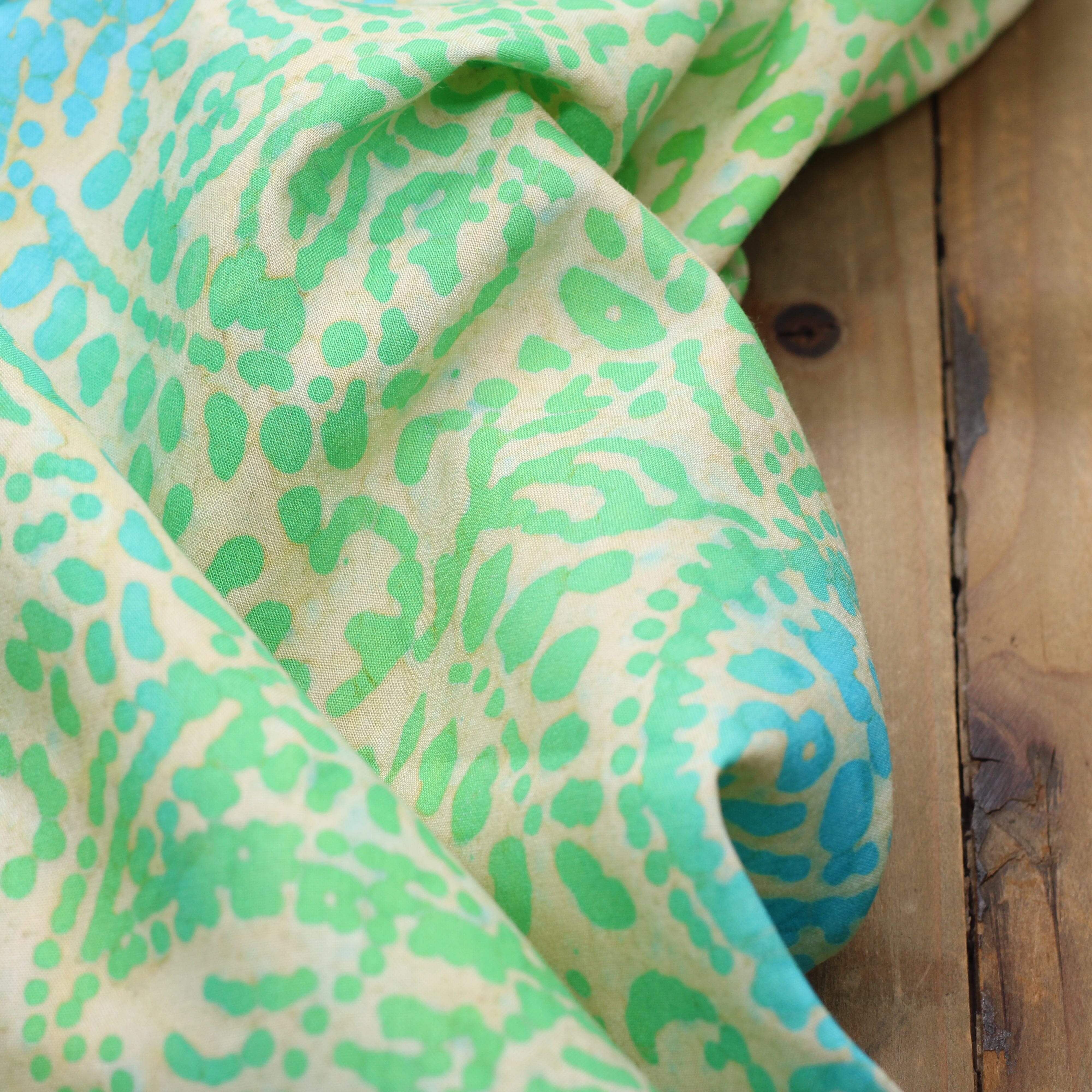 Tissu Viscose Batik #10 - Vert (Vendu x10cm) Tissus Sélection Gaspard & Léonie | Gaspard et Léonie Tissus en ligne et Mercerie à Toulouse