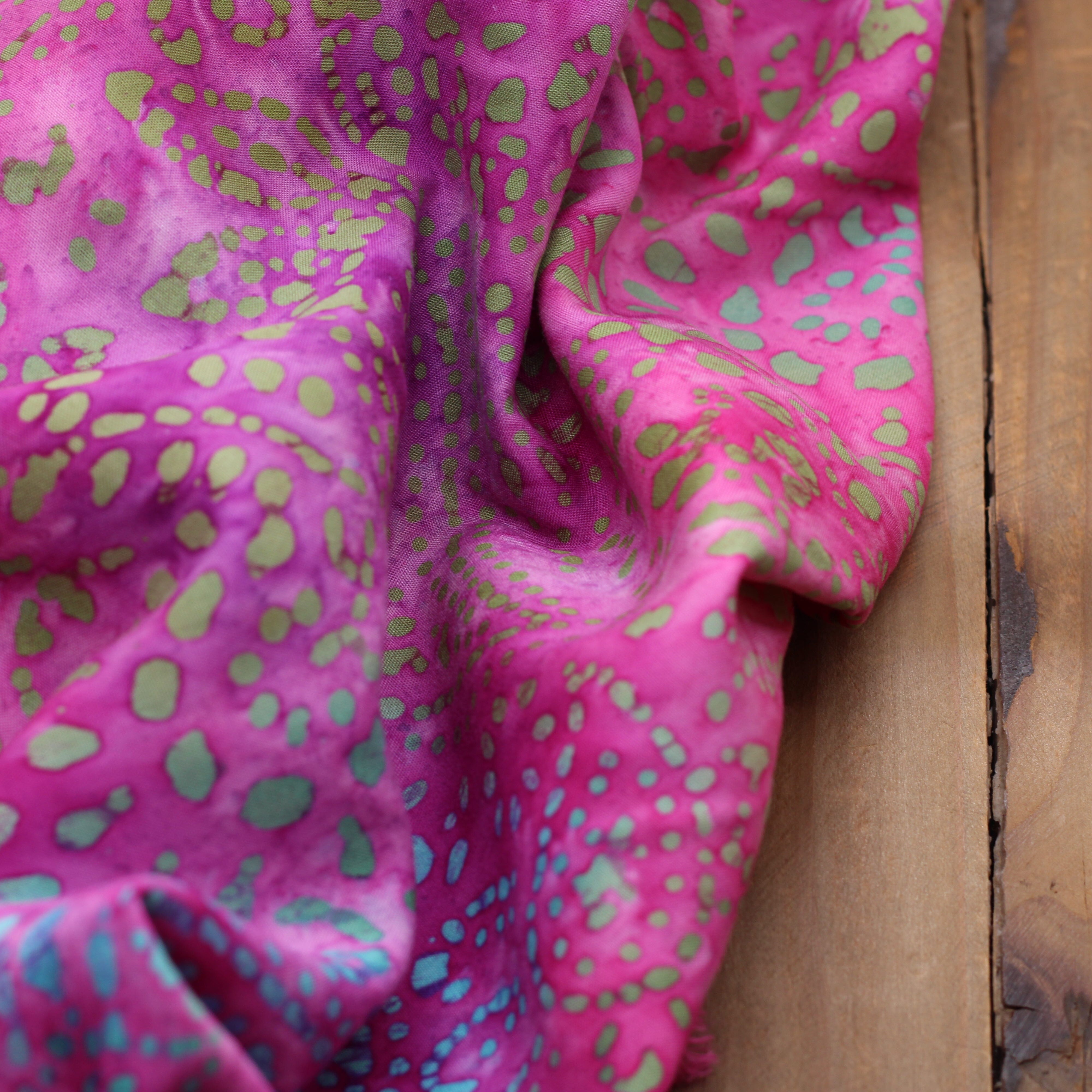 Tissu Viscose Batik #11 - Rose (Vendu x10cm) Tissus Sélection Gaspard & Léonie | Gaspard et Léonie Tissus en ligne et Mercerie à Toulouse