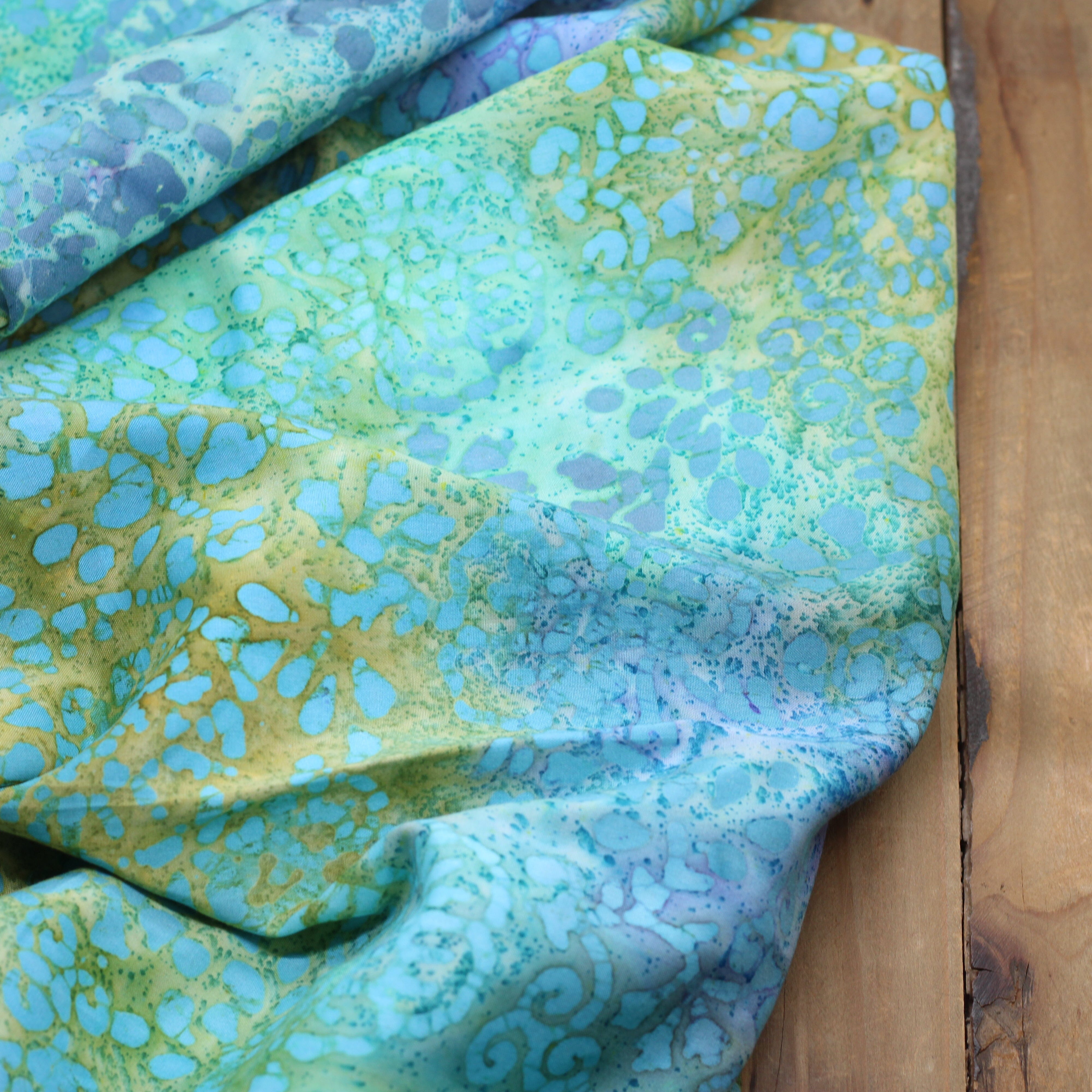 Tissu Viscose Batik #12 - Turquoise (Vendu x10cm) Tissus Sélection Gaspard & Léonie | Gaspard et Léonie Tissus en ligne et Mercerie à Toulouse