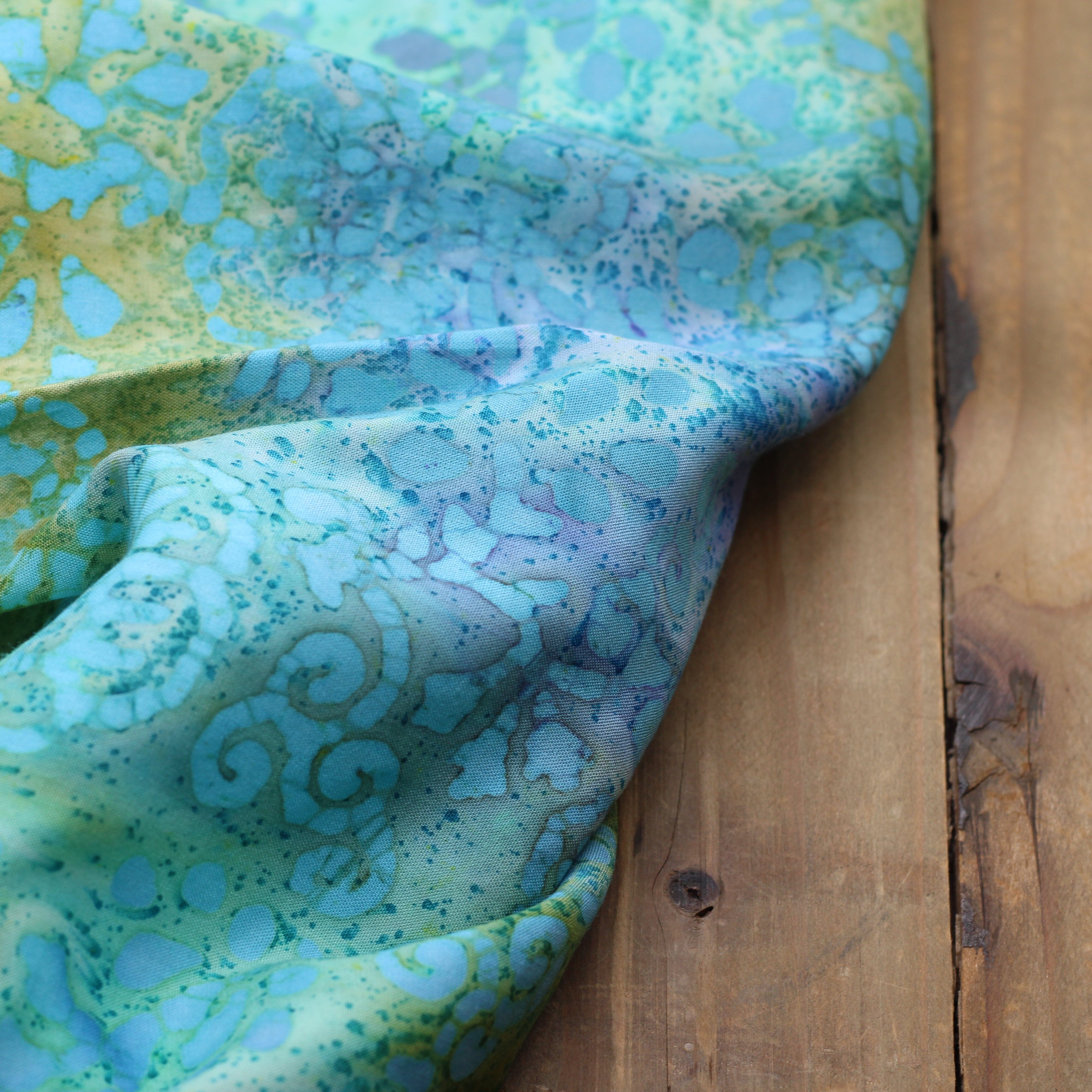 Tissu Viscose Batik #12 - Turquoise (Vendu x10cm) Tissus Sélection Gaspard & Léonie | Gaspard et Léonie Tissus en ligne et Mercerie à Toulouse