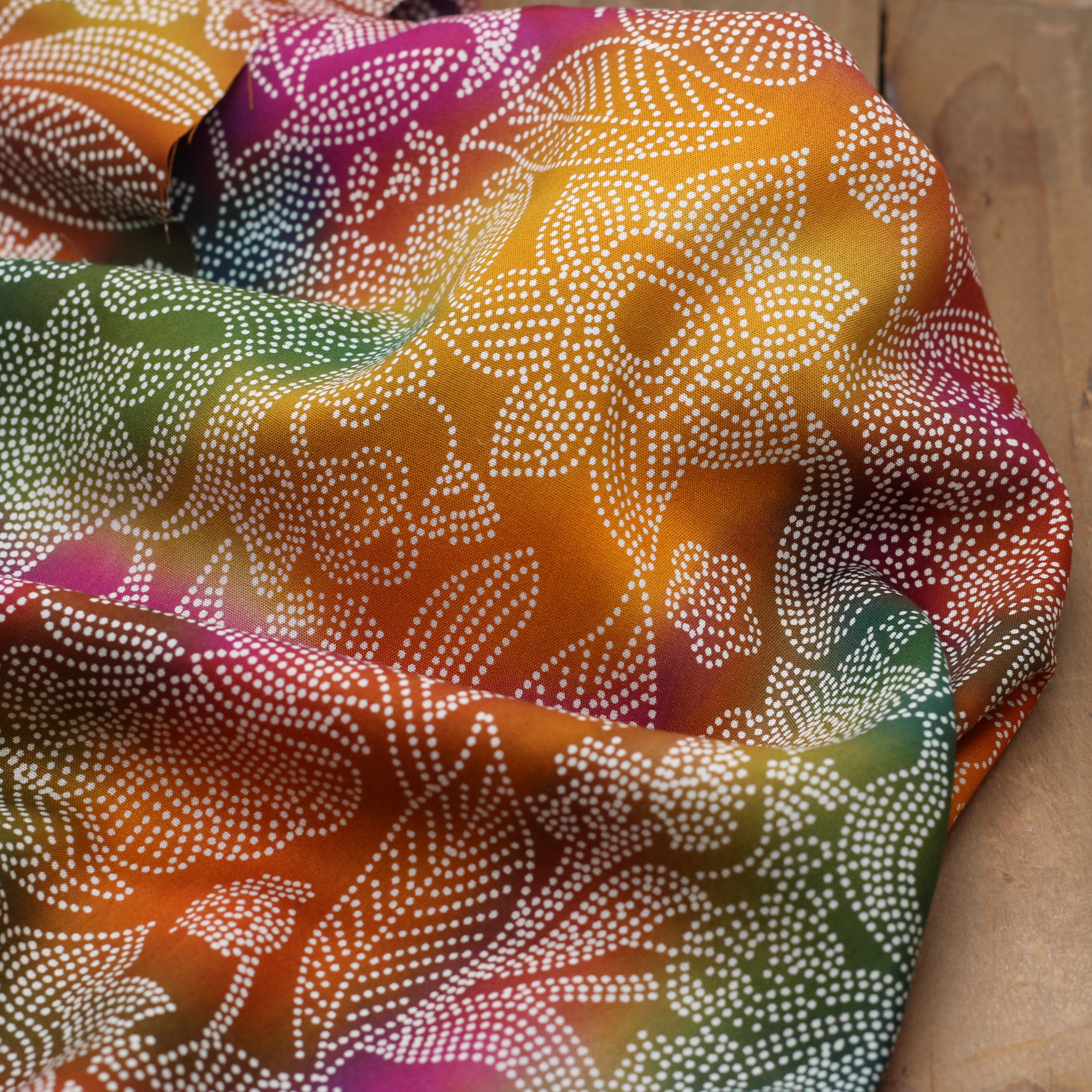 Tissu Viscose Batik #9 -FLOWERS (Vendu x10cm) Tissus Sélection Gaspard & Léonie | Gaspard et Léonie Tissus en ligne et Mercerie à Toulouse