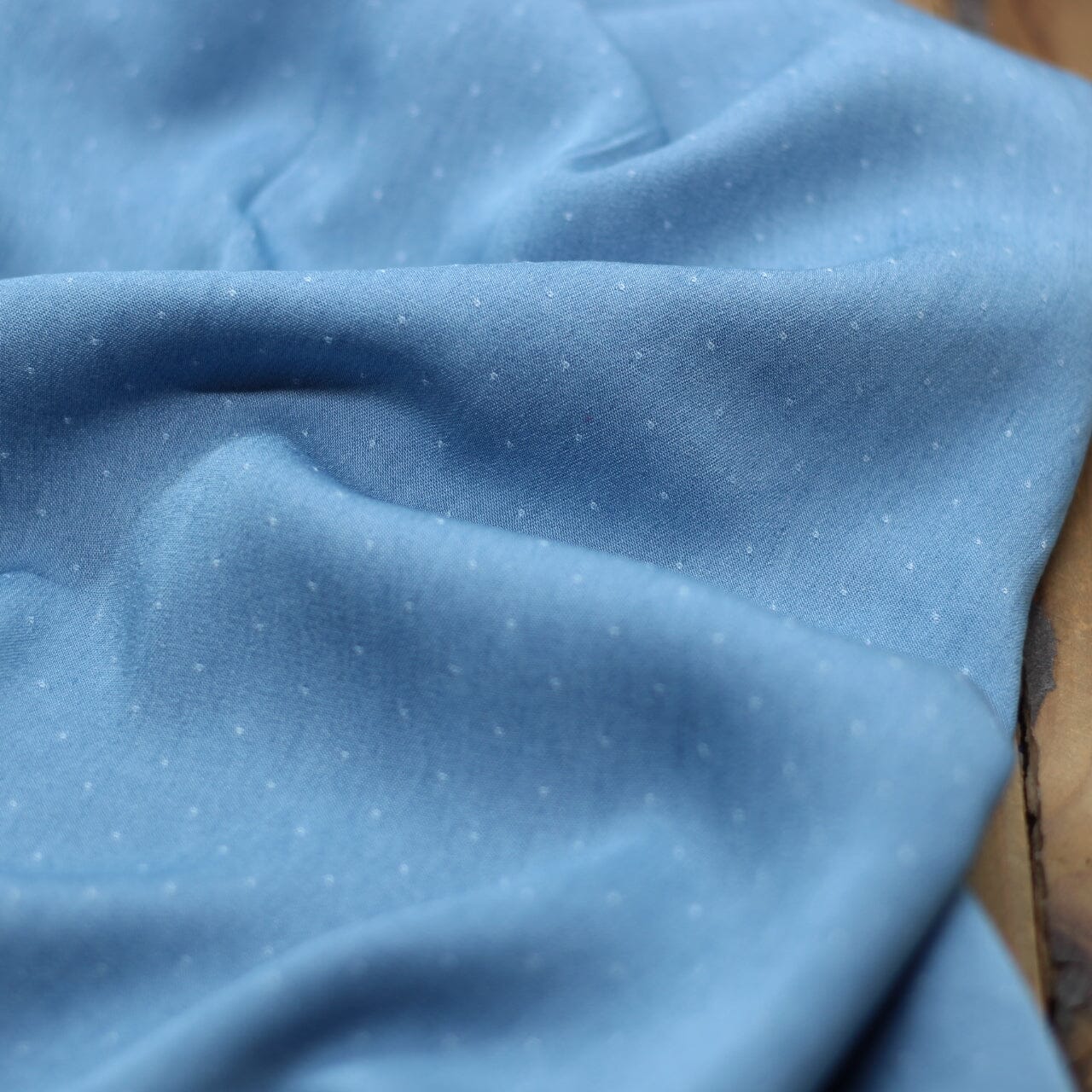 Tissu Viscose Chambray Plumetis - Denim Bleu clair (Vendu x10cm) Tissus L'atelier de Gaspard et Léonie | Gaspard et Léonie Tissus en ligne et Mercerie à Toulouse