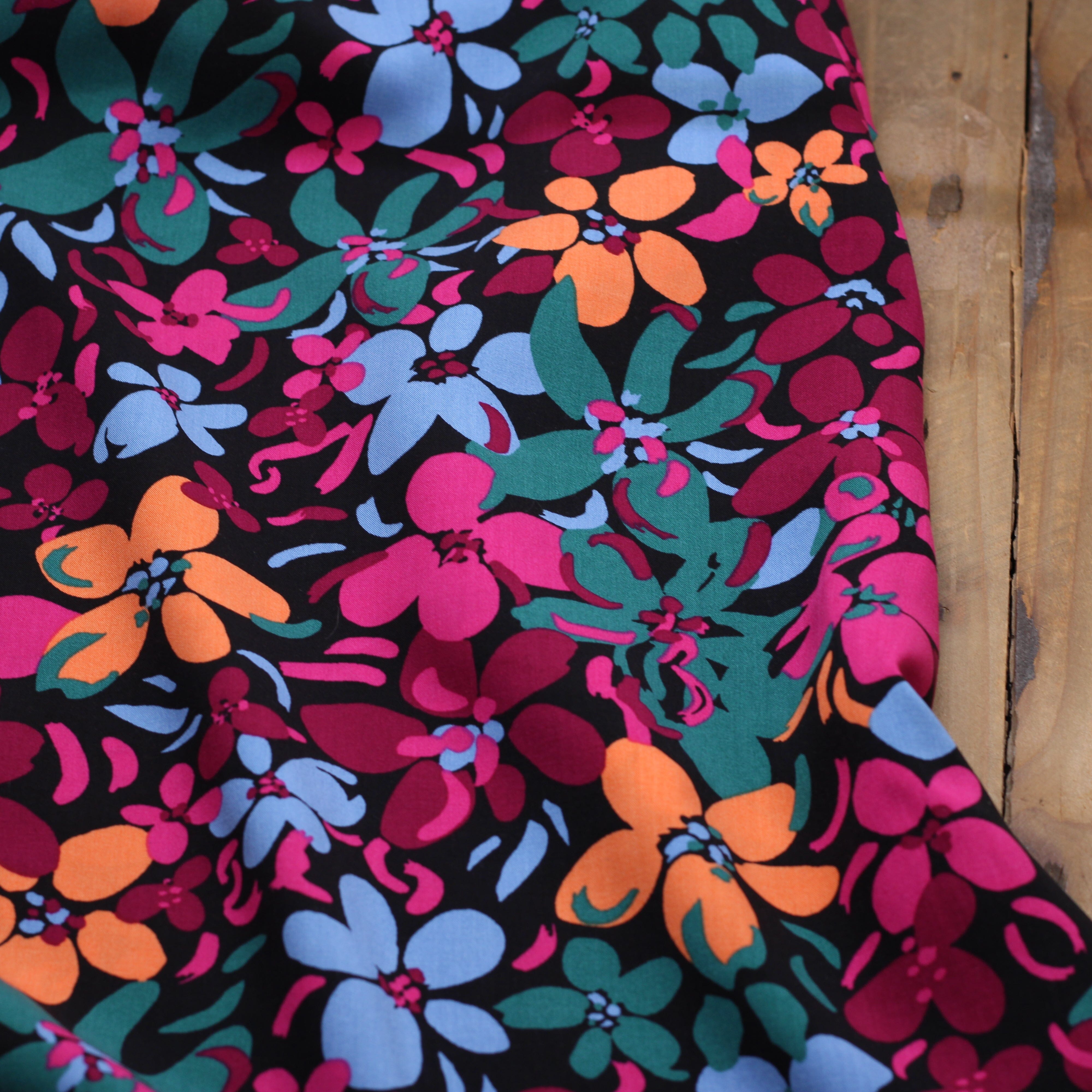 Tissu Viscose - FLEUR - Noir (vendu x10cm) Tissus Sélection Gaspard & Léonie | Gaspard et Léonie Tissus en ligne et Mercerie à Toulouse