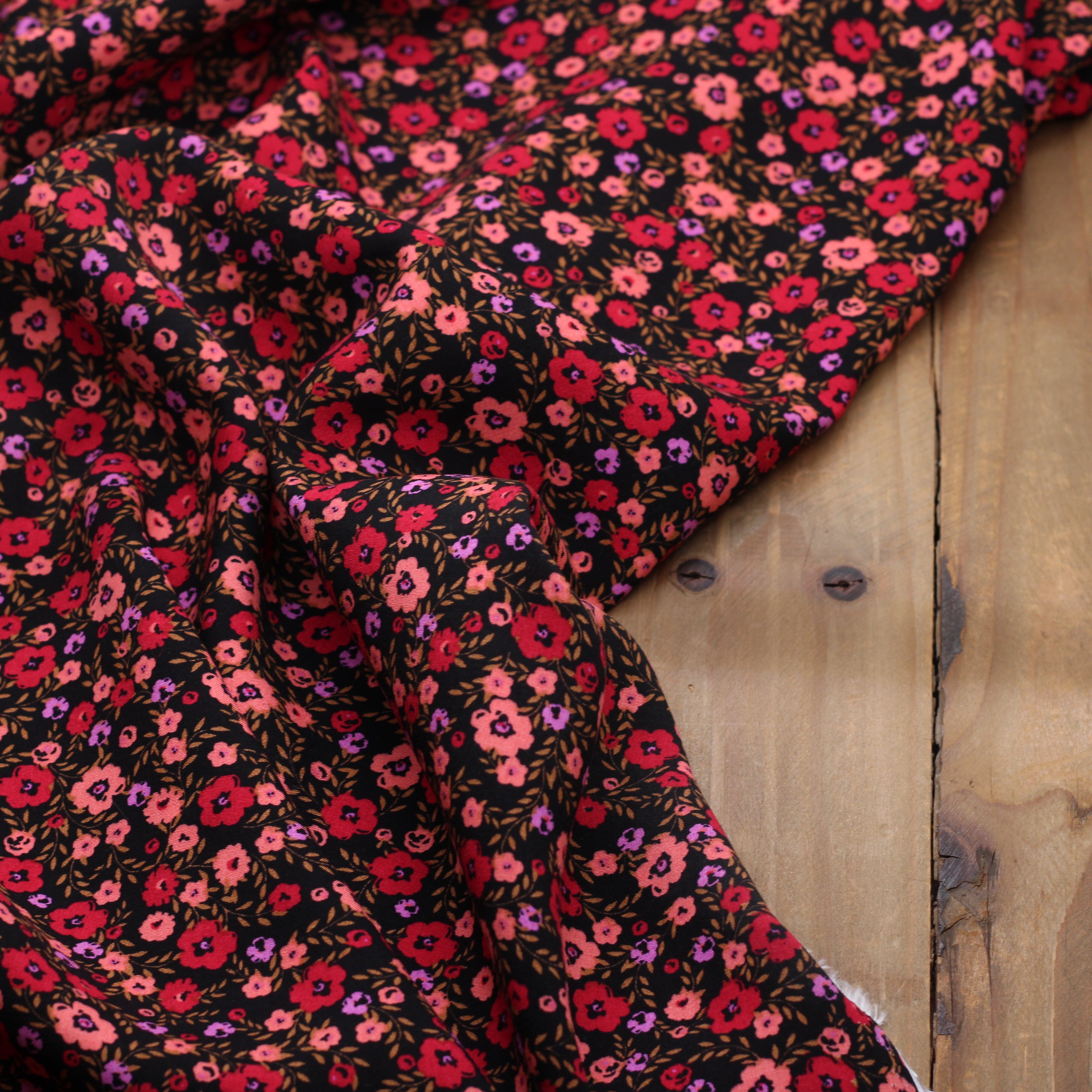 Tissu Viscose - FLEUR - Noir (vendu x10cm) Tissus Sélection Gaspard & Léonie | Gaspard et Léonie Tissus en ligne et Mercerie à Toulouse