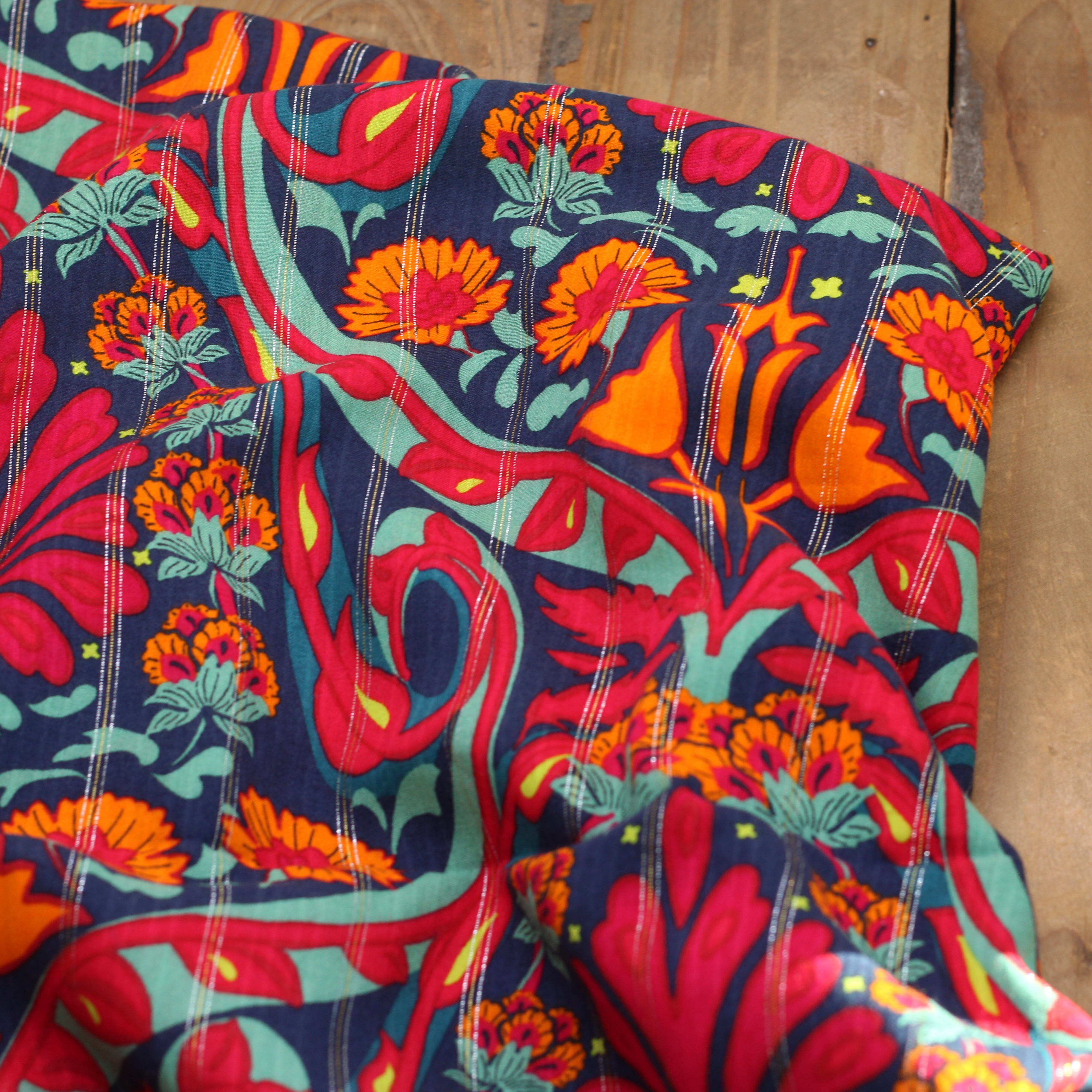 Tissu Viscose Fleuri - BALI - Marine (vendu x10cm) Tissus Sélection Gaspard & Léonie | Gaspard et Léonie Tissus en ligne et Mercerie à Toulouse