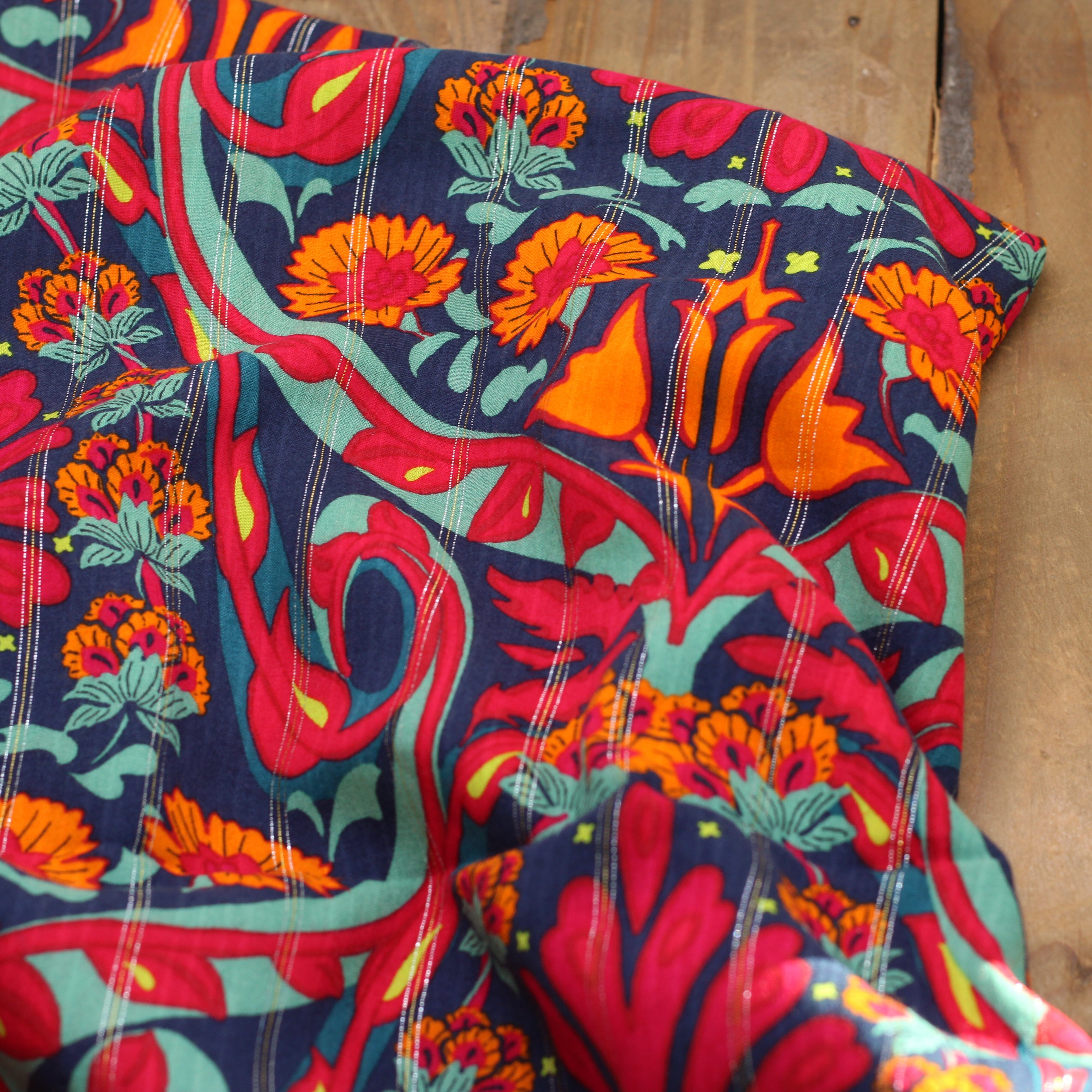 Tissu Viscose Fleuri - BALI - Marine (vendu x10cm) Tissus Sélection Gaspard & Léonie | Gaspard et Léonie Tissus en ligne et Mercerie à Toulouse