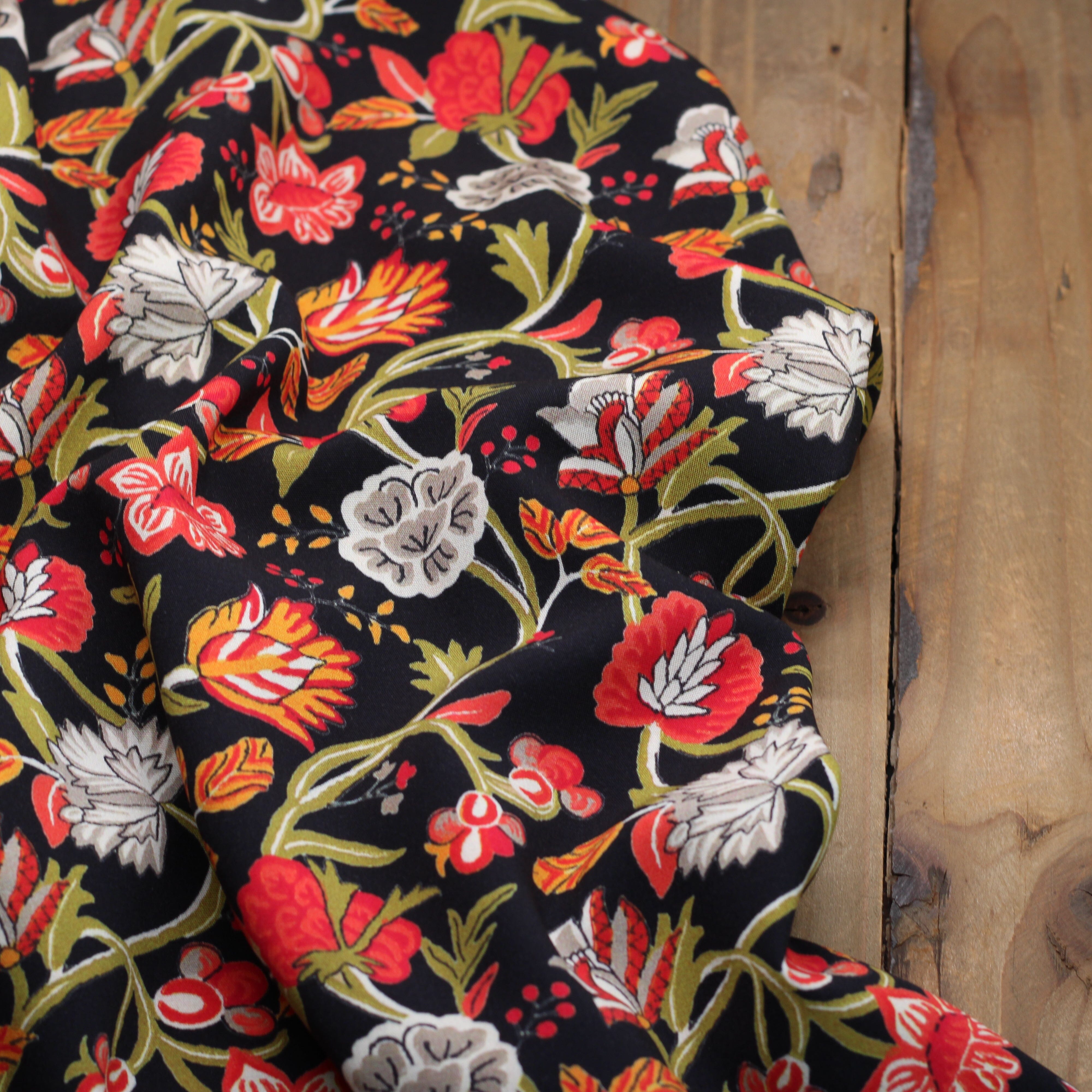 Tissu Viscose Fleuri Stretch ESME - Noir (Vendu x10cm) Tissus Sélection Gaspard & Léonie | Gaspard et Léonie Tissus en ligne et Mercerie à Toulouse