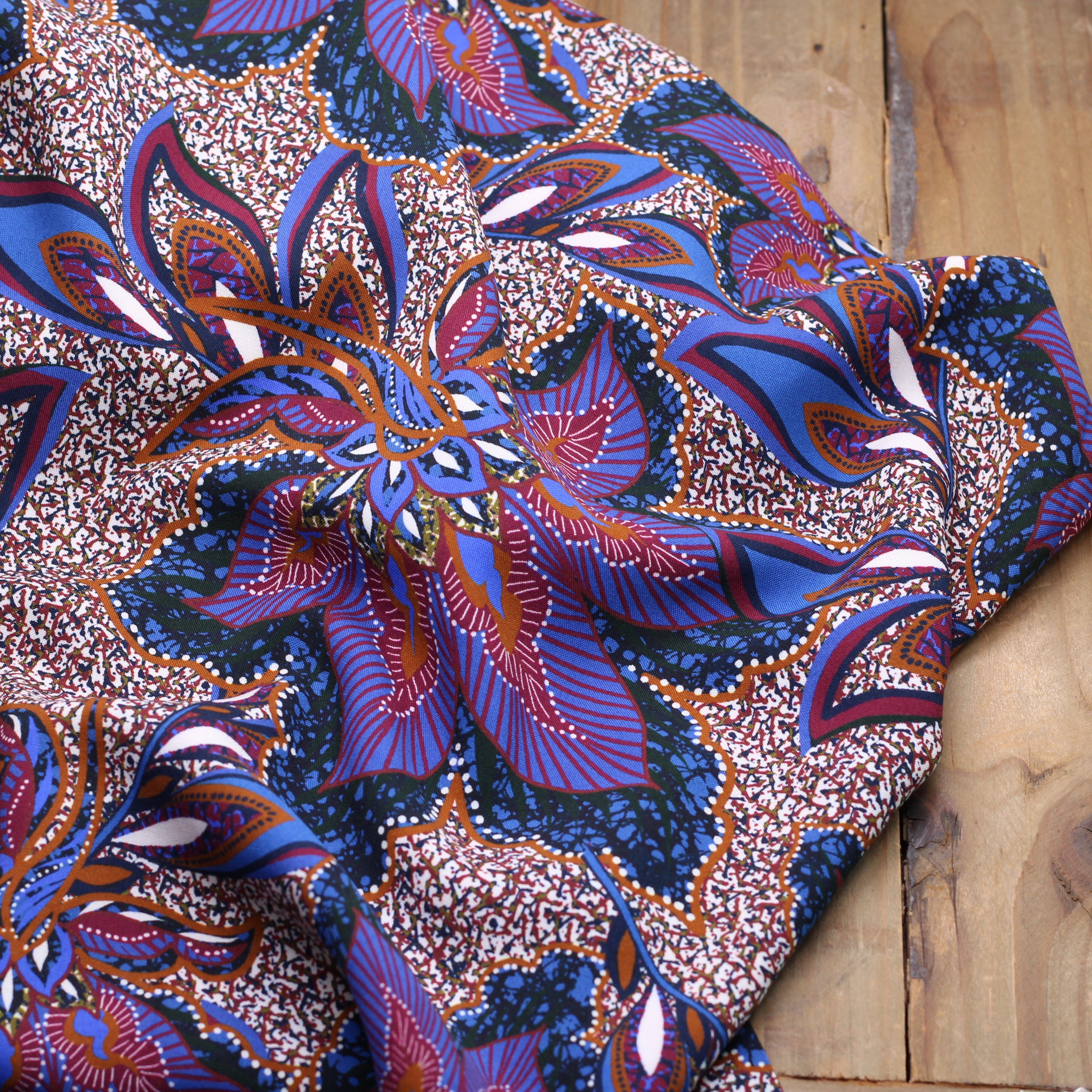 Tissu Viscose Fleuri - TIXIA - Noir (vendu x10cm) Tissus Sélection Gaspard & Léonie | Gaspard et Léonie Tissus en ligne et Mercerie à Toulouse