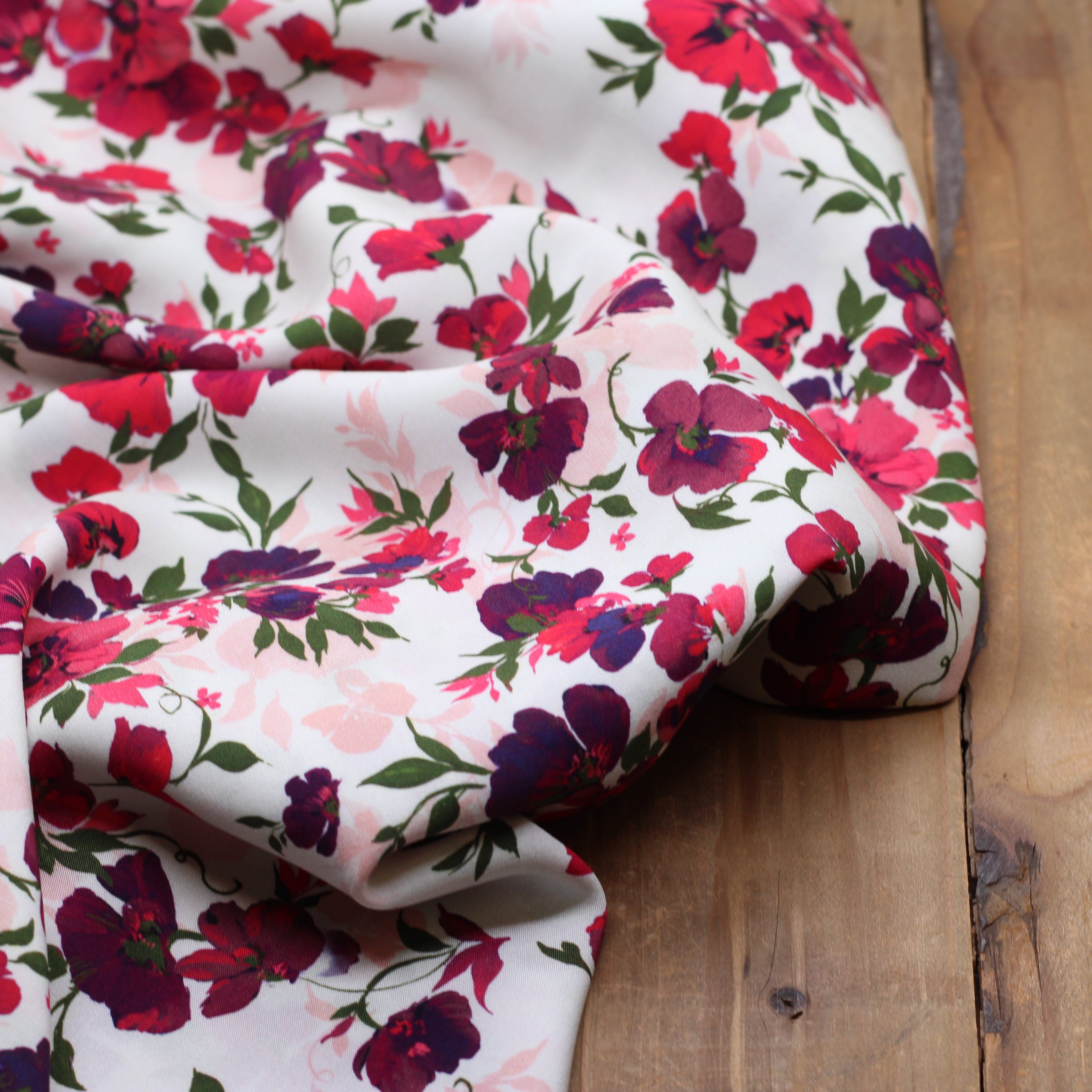 Tissu Viscose Fleurie - Blanc cassé (vendu x10cm) Tissus Sélection Gaspard & Léonie | Gaspard et Léonie Tissus en ligne et Mercerie à Toulouse