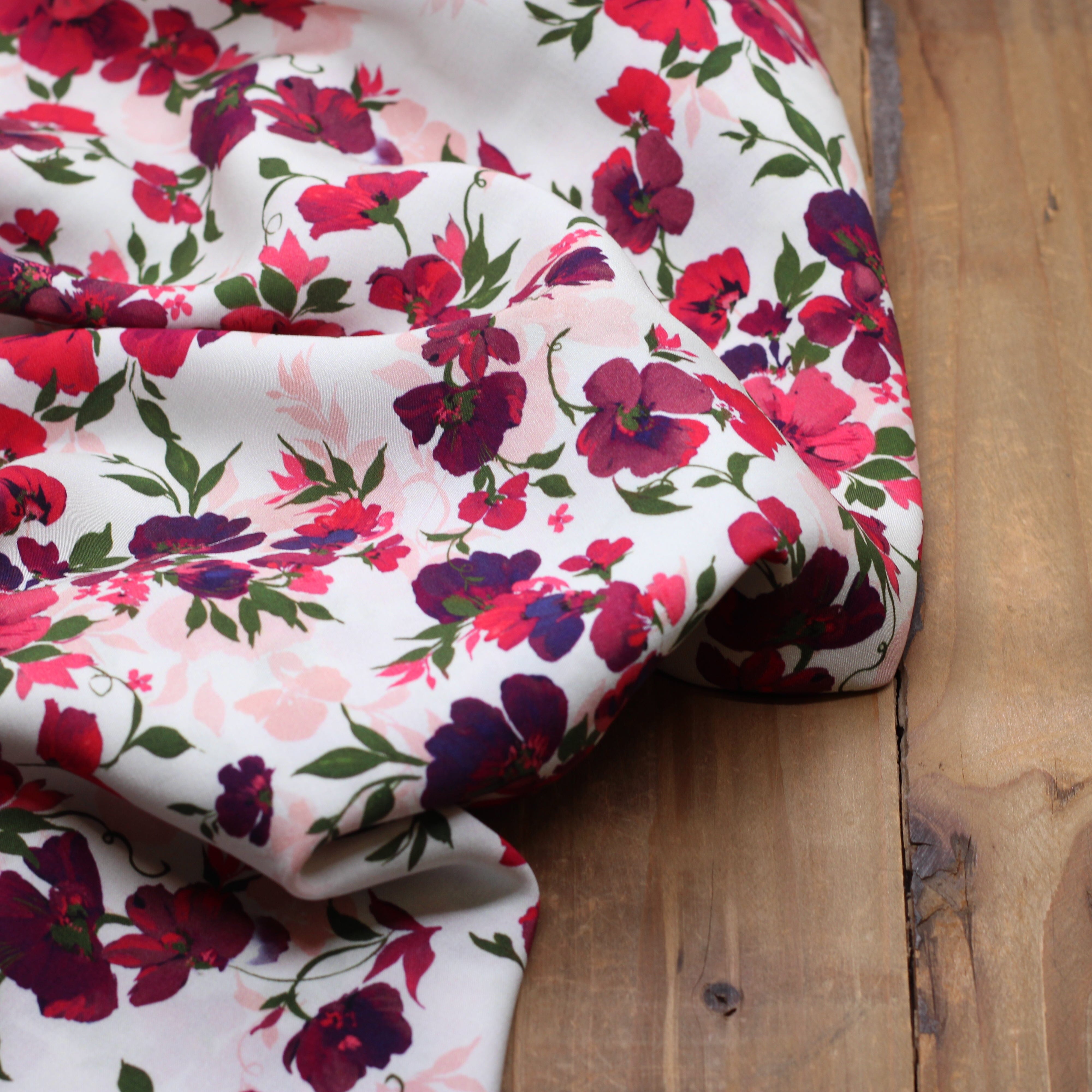 Tissu Viscose Fleurie - Blanc cassé (vendu x10cm) Tissus Sélection Gaspard & Léonie | Gaspard et Léonie Tissus en ligne et Mercerie à Toulouse