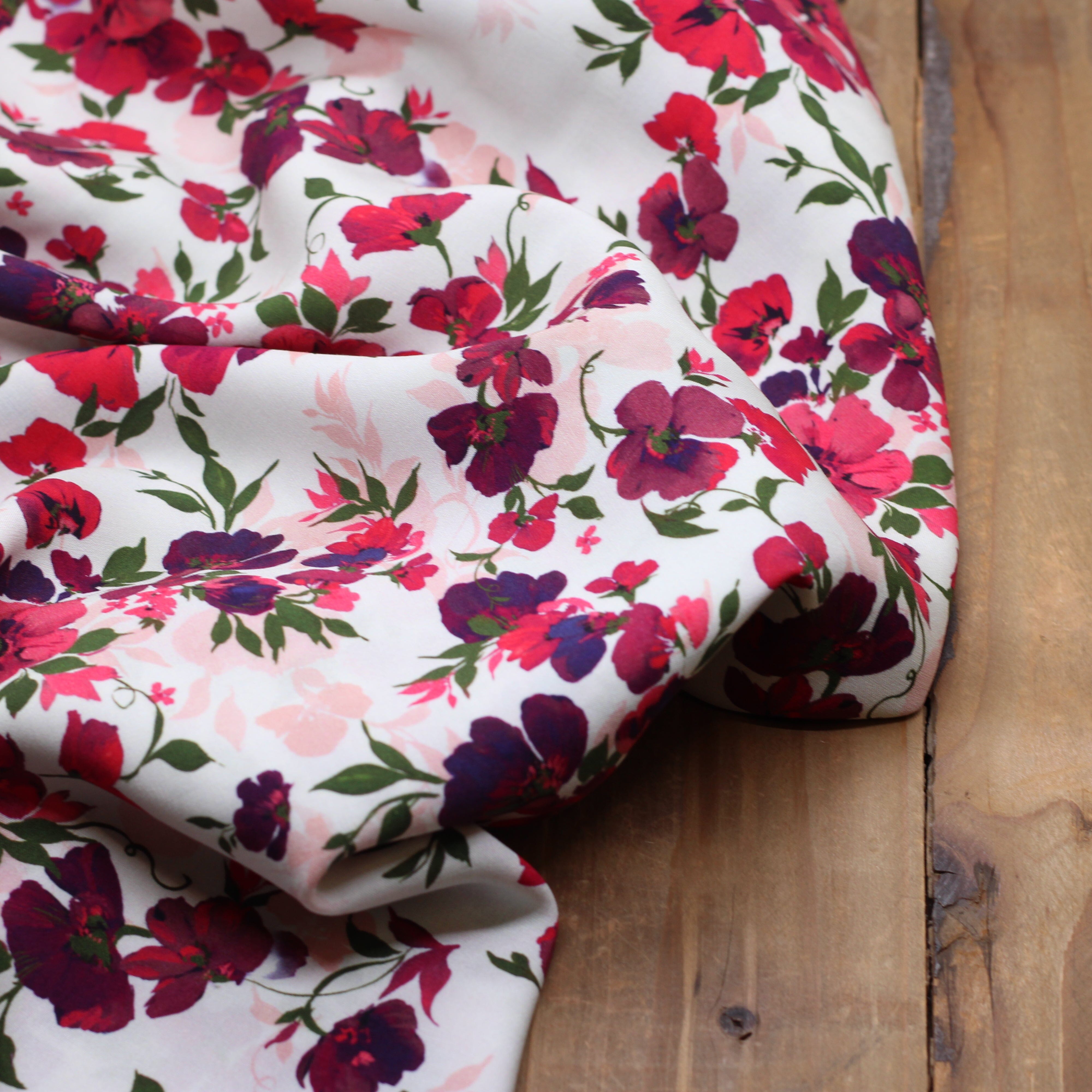 Tissu Viscose Fleurie - Blanc cassé (vendu x10cm) Tissus Sélection Gaspard & Léonie | Gaspard et Léonie Tissus en ligne et Mercerie à Toulouse