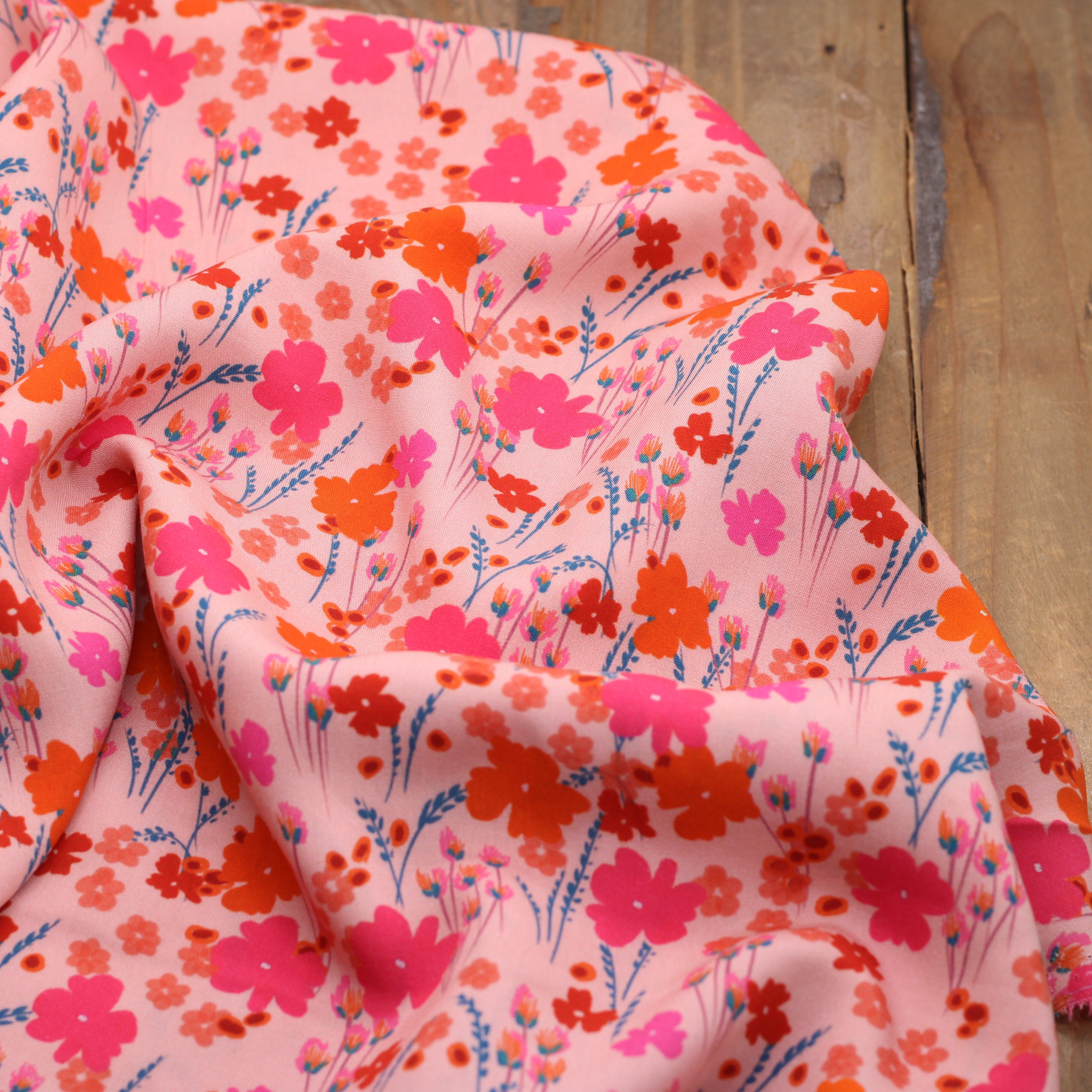 Tissu Viscose Fleurie - CORALIE - Corail (vendu x10cm) Tissus Sélection Gaspard & Léonie | Gaspard et Léonie Tissus en ligne et Mercerie à Toulouse