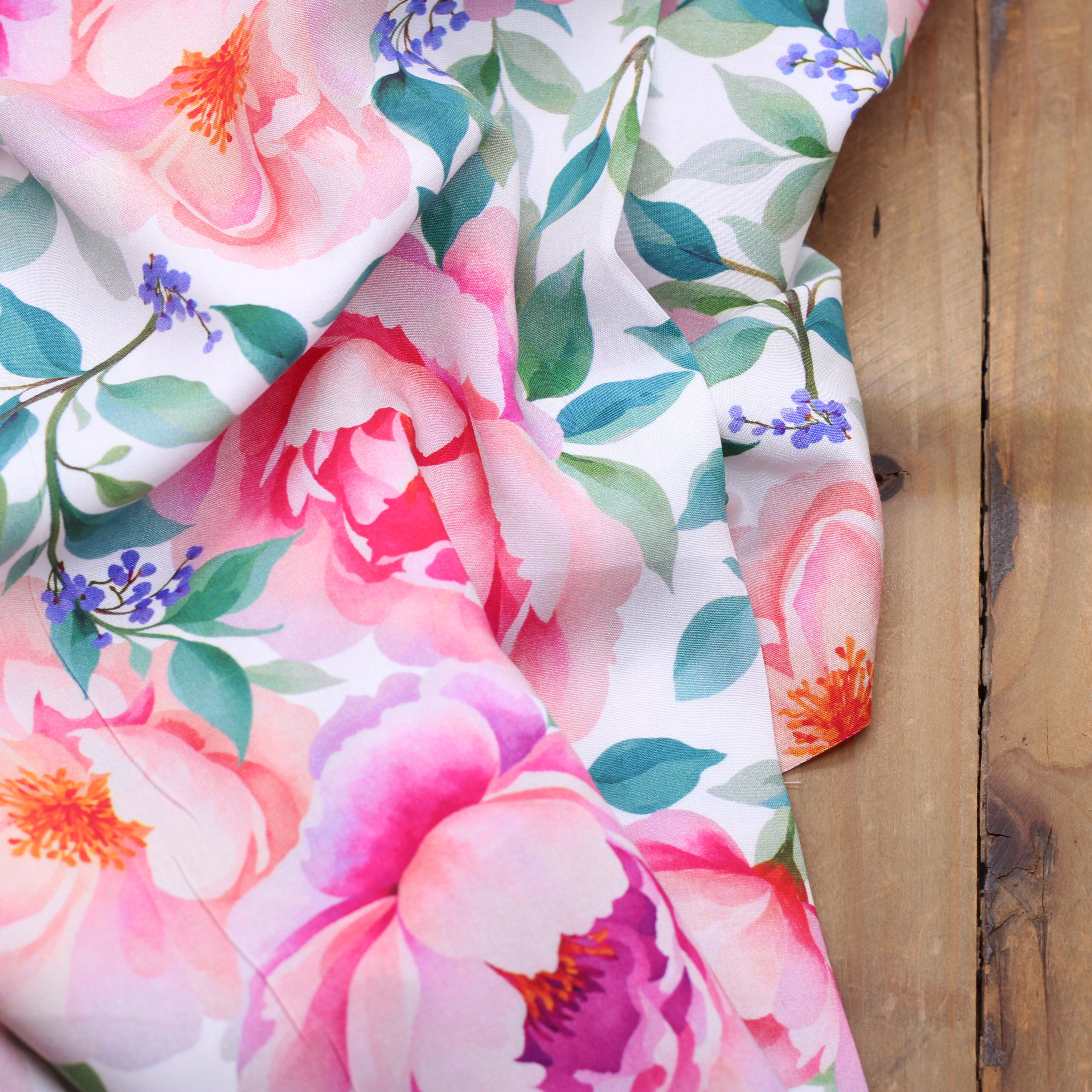 Tissu Viscose - FLOWERS ROSES - Blanc (vendu x10cm) Tissus Sélection Gaspard & Léonie | Gaspard et Léonie Tissus en ligne et Mercerie à Toulouse