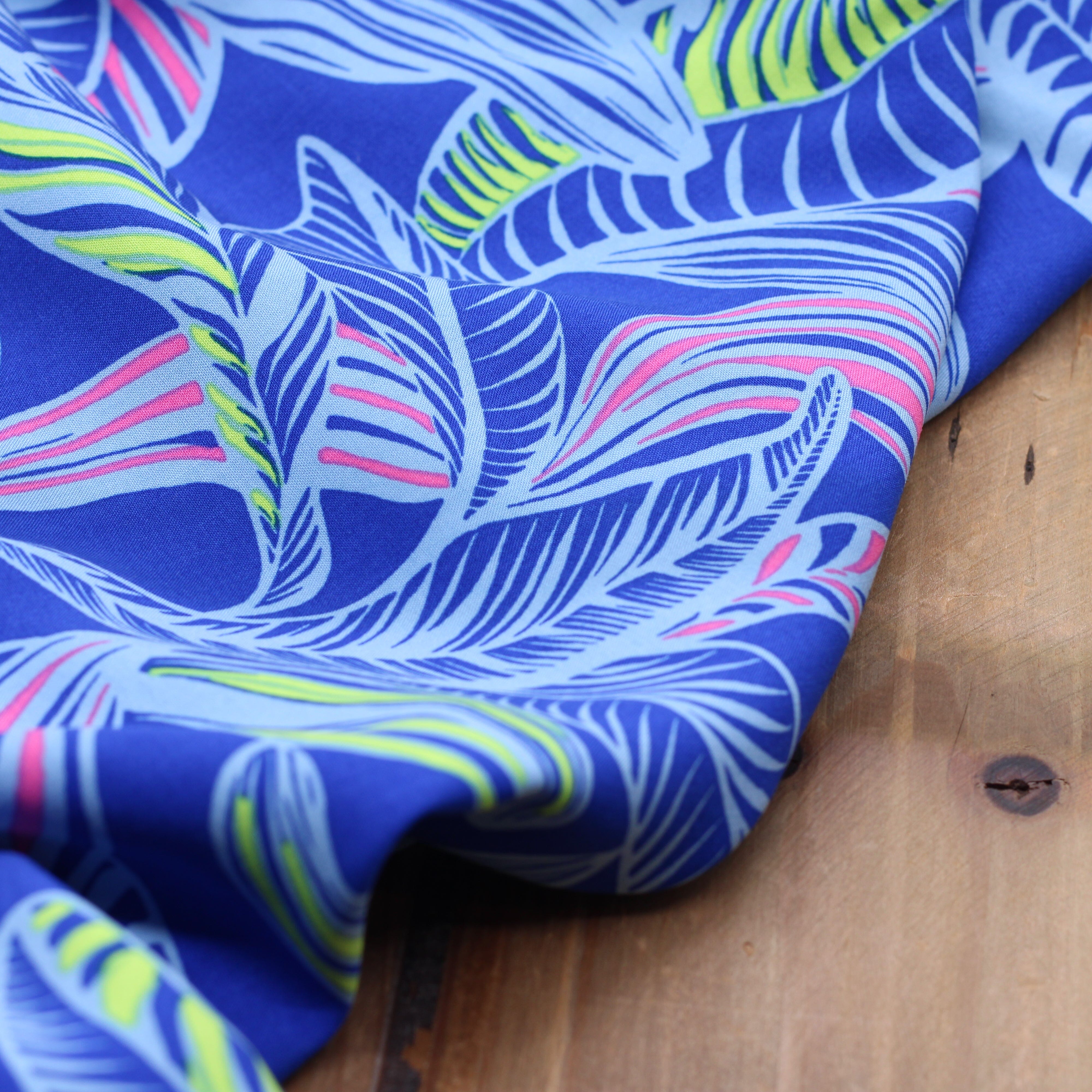 Tissu Viscose leaves - Cobalt (vendu x10cm) Tissus Sélection Gaspard & Léonie | Gaspard et Léonie Tissus en ligne et Mercerie à Toulouse