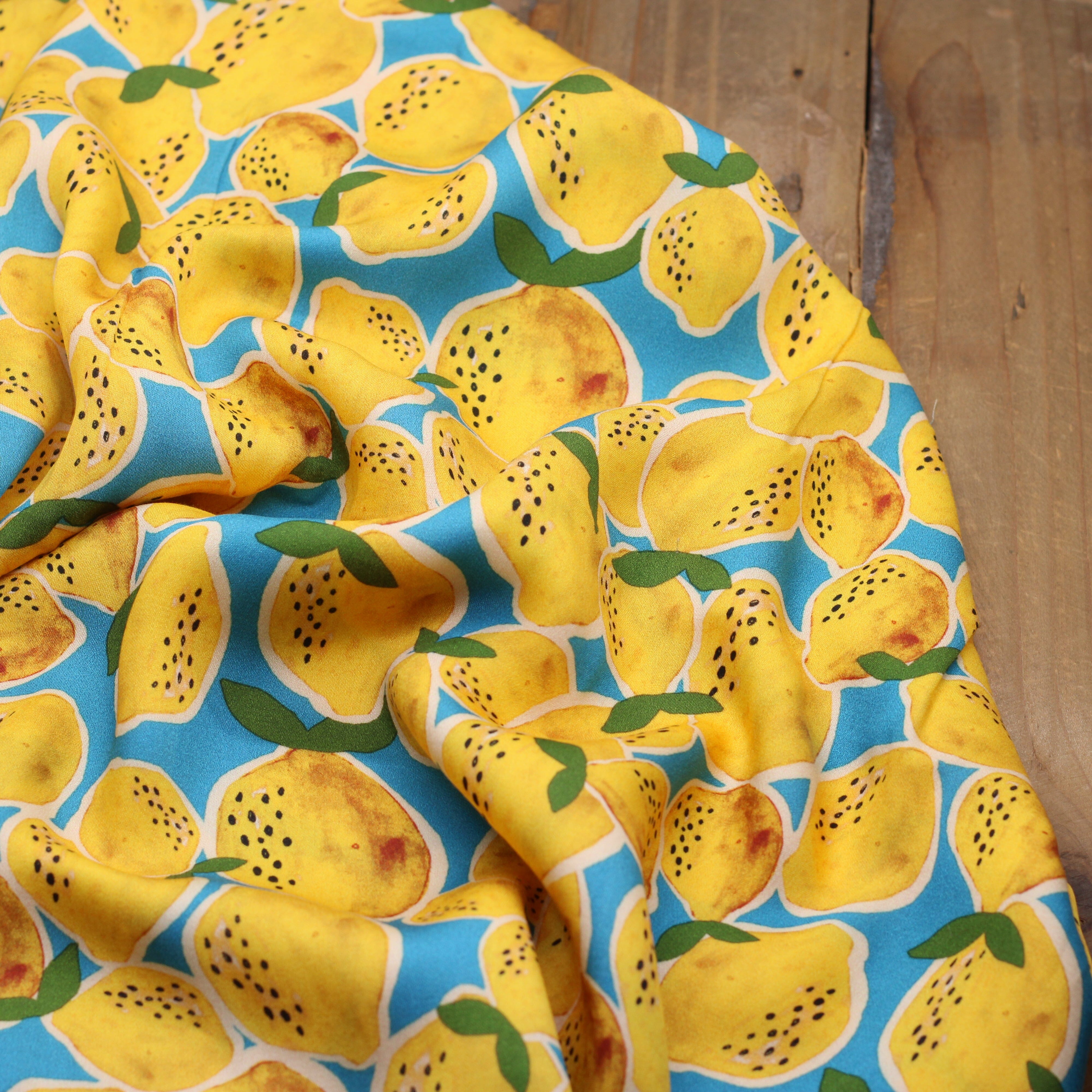 Tissu Viscose - LEMON CITRONS - Bleu (vendu x10cm) Tissus Sélection Gaspard & Léonie | Gaspard et Léonie Tissus en ligne et Mercerie à Toulouse