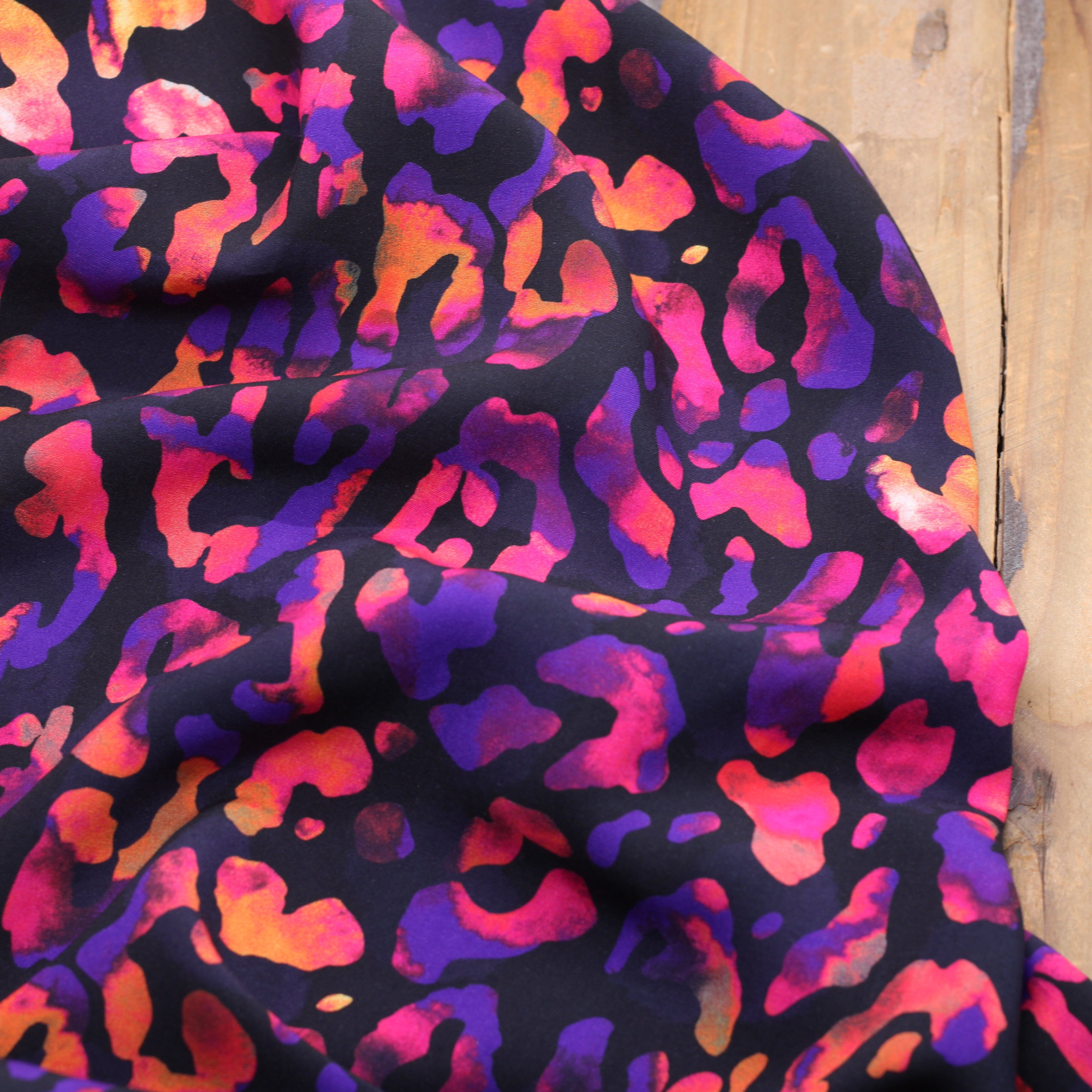 Tissu Viscose - PURPLE LEOPARD - Noir (vendu x10cm) Tissus Sélection Gaspard & Léonie | Gaspard et Léonie Tissus en ligne et Mercerie à Toulouse