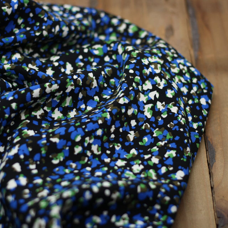 Tissu Viscose Stretch - BLUE LEO - Noir (Vendu x10cm) Tissus Sélection Gaspard & Léonie | Gaspard et Léonie Tissus en ligne et Mercerie à Toulouse