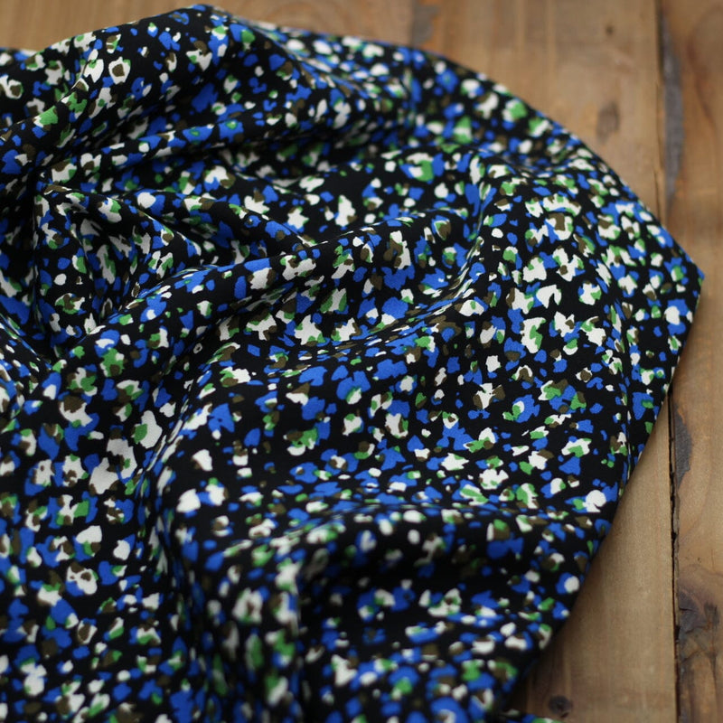 Tissu Viscose Stretch - BLUE LEO - Noir (Vendu x10cm) Tissus Sélection Gaspard & Léonie | Gaspard et Léonie Tissus en ligne et Mercerie à Toulouse