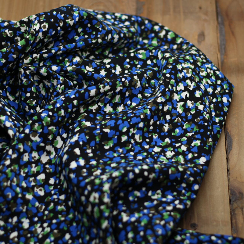 Tissu Viscose Stretch - BLUE LEO - Noir (Vendu x10cm) Tissus Sélection Gaspard & Léonie | Gaspard et Léonie Tissus en ligne et Mercerie à Toulouse