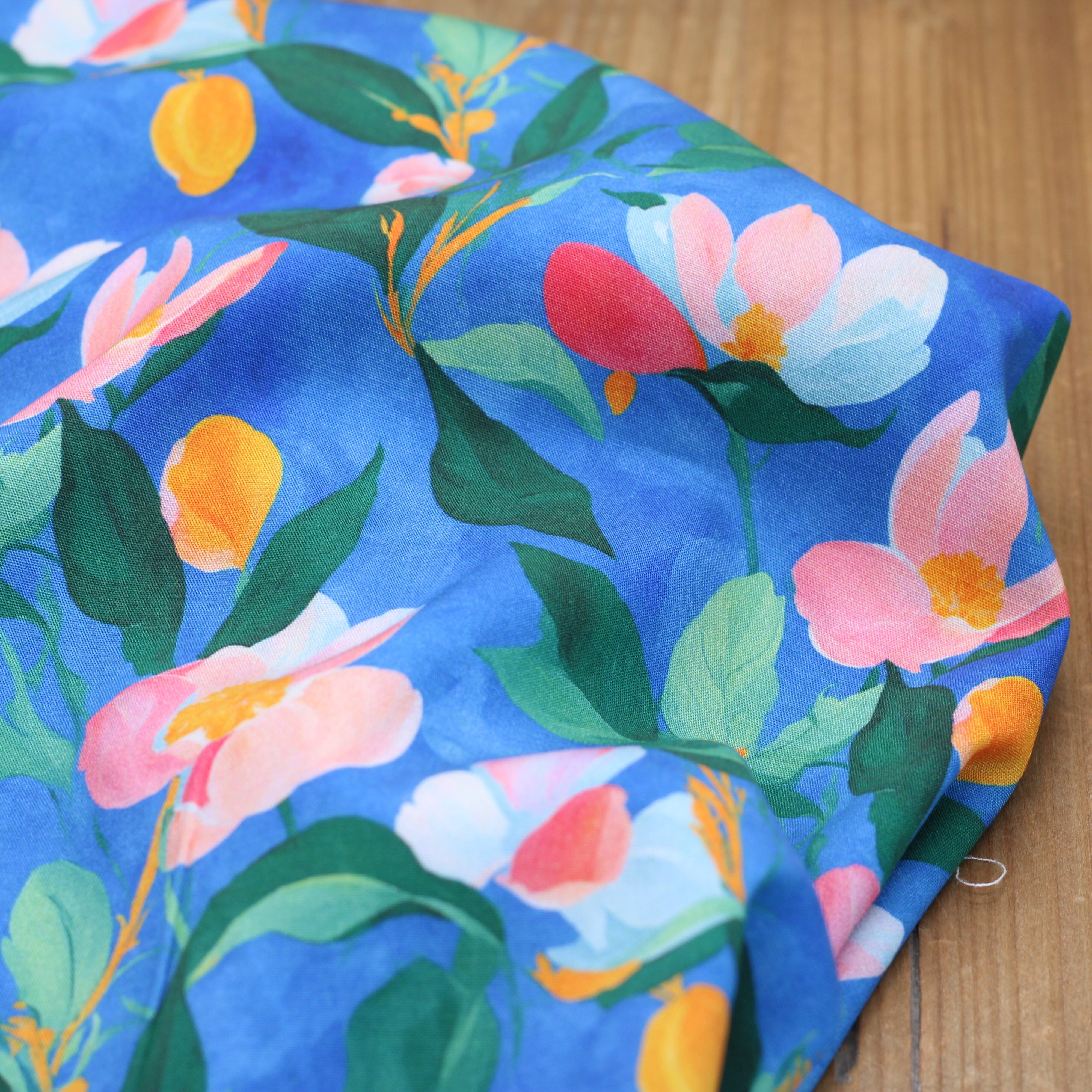Tissu Viscose Stretch Fleuri - PAOLA - Bleu cobalt (Vendu x10cm) Tissus Sélection Gaspard & Léonie | Gaspard et Léonie Tissus en ligne et Mercerie à Toulouse