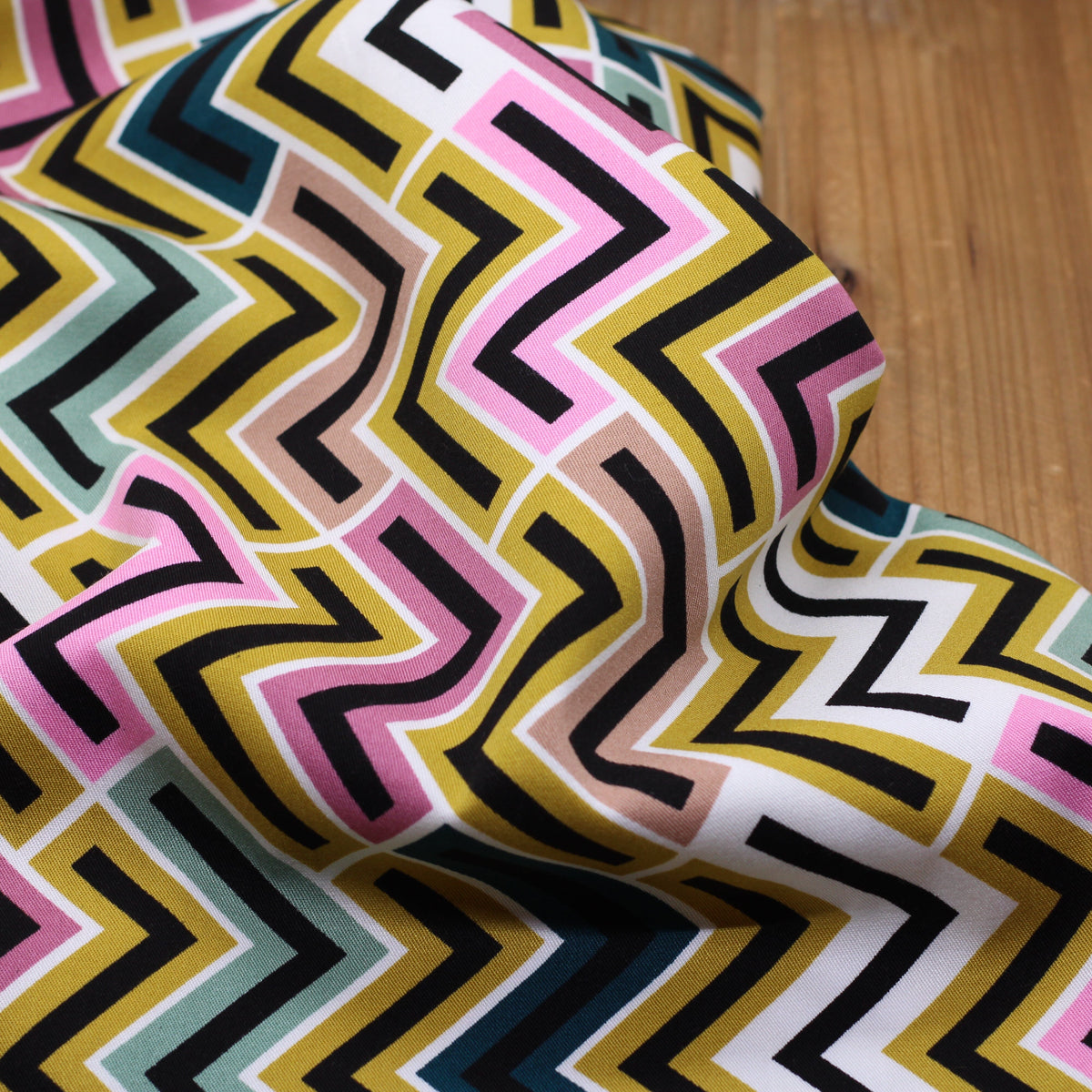 Tissu Viscose Stretch - GEOMETRIC ROZELA - Moutarde (Vendu x10cm) Tissus Sélection Gaspard & Léonie | Gaspard et Léonie Tissus en ligne et Mercerie à Toulouse