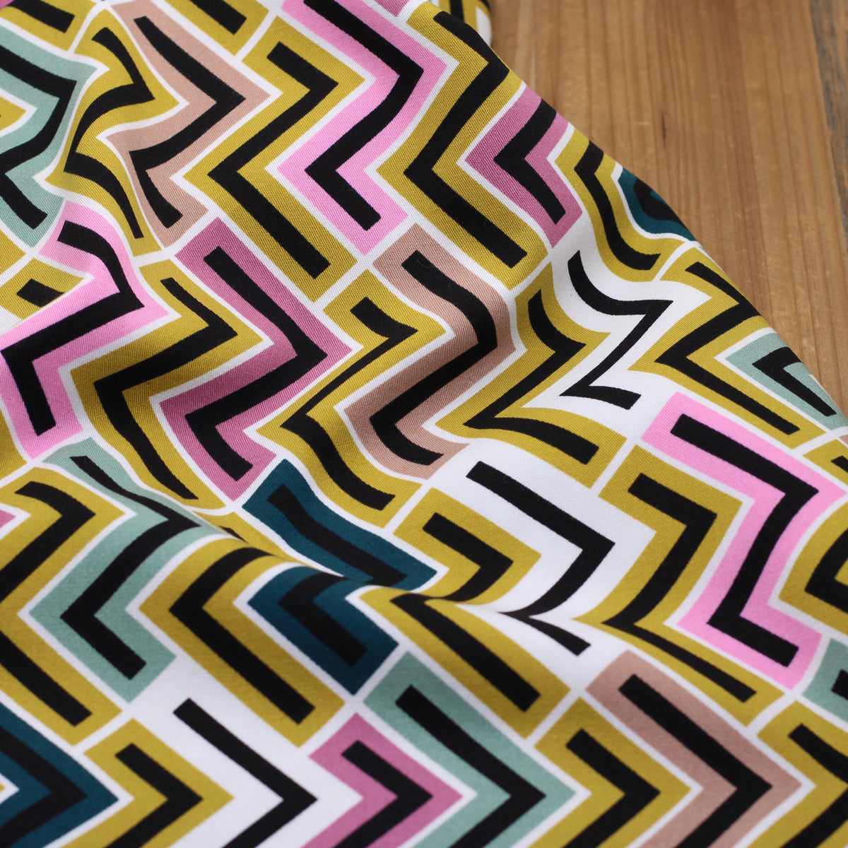 Tissu Viscose Stretch - GEOMETRIC ROZELA - Moutarde (Vendu x10cm) Tissus Sélection Gaspard & Léonie | Gaspard et Léonie Tissus en ligne et Mercerie à Toulouse