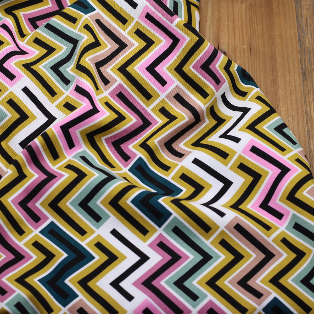 Tissu Viscose Stretch - GEOMETRIC ROZELA - Moutarde (Vendu x10cm) Tissus Sélection Gaspard & Léonie | Gaspard et Léonie Tissus en ligne et Mercerie à Toulouse