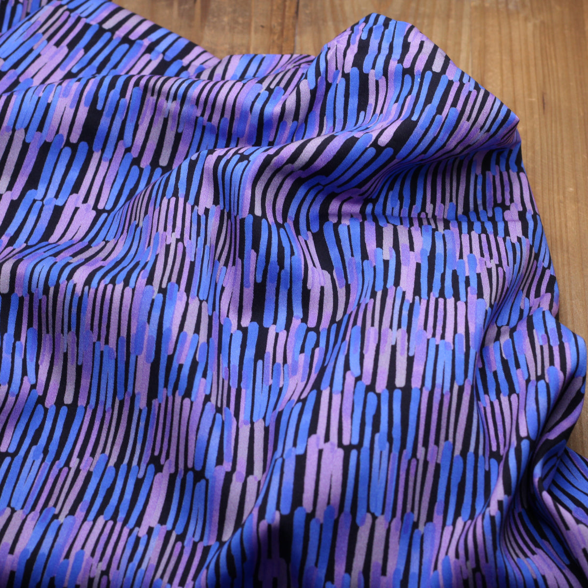 Tissu Viscose Stretch Rayures - Mauve/Noir (Vendu x10cm) Tissus Sélection Gaspard & Léonie | Gaspard et Léonie Tissus en ligne et Mercerie à Toulouse