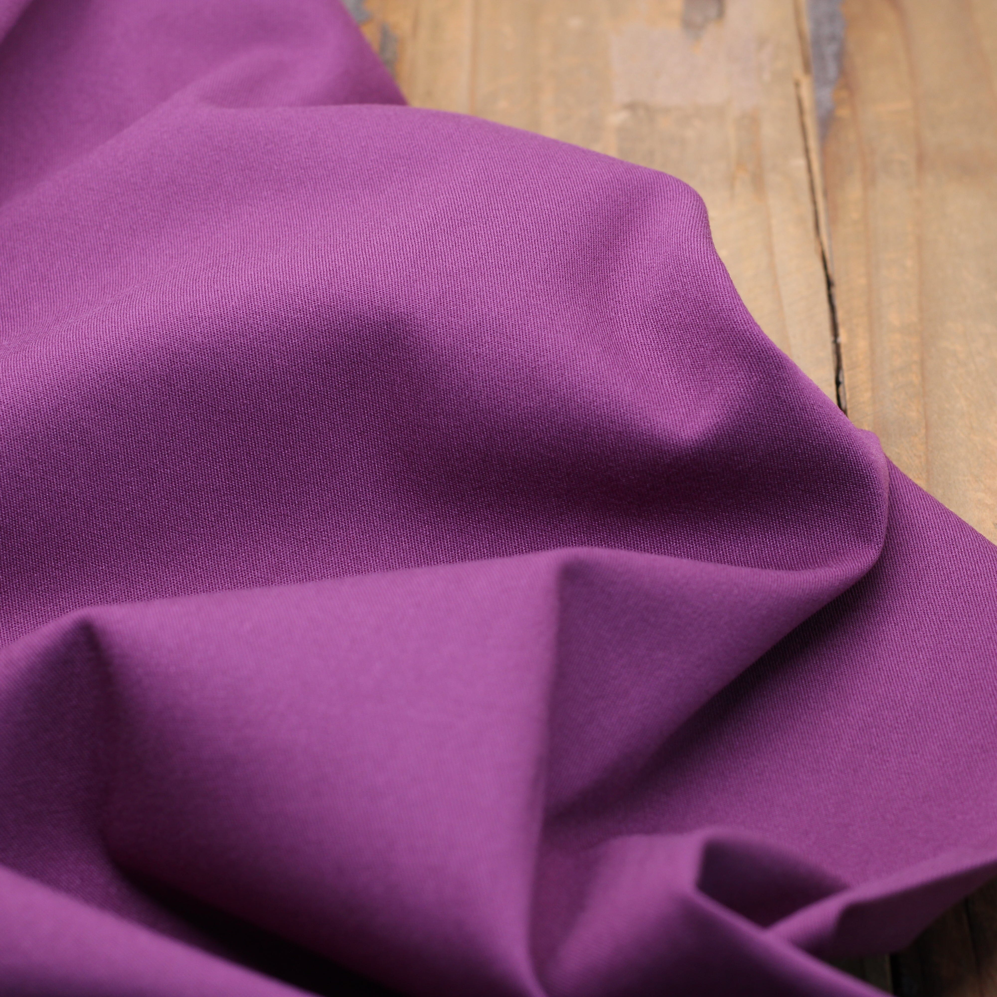 Tissu Viscose Stretch uni - Violet (Vendu x10cm) Tissus Sélection Gaspard & Léonie | Gaspard et Léonie Tissus en ligne et Mercerie à Toulouse