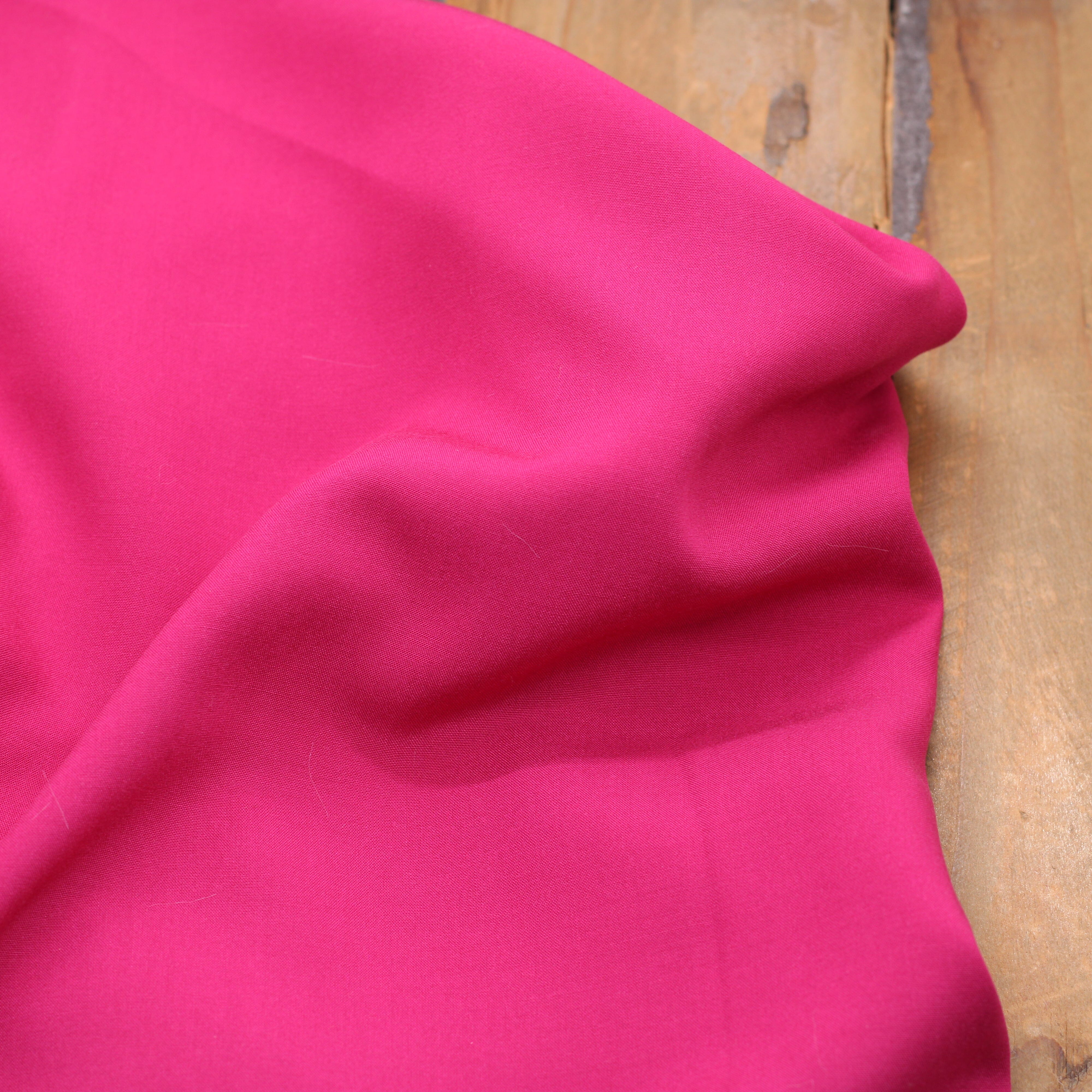 Tissu Viscose Unie - Rose Framboise (Vendu x10cm) Tissus Sélection Gaspard & Léonie | Gaspard et Léonie Tissus en ligne et Mercerie à Toulouse